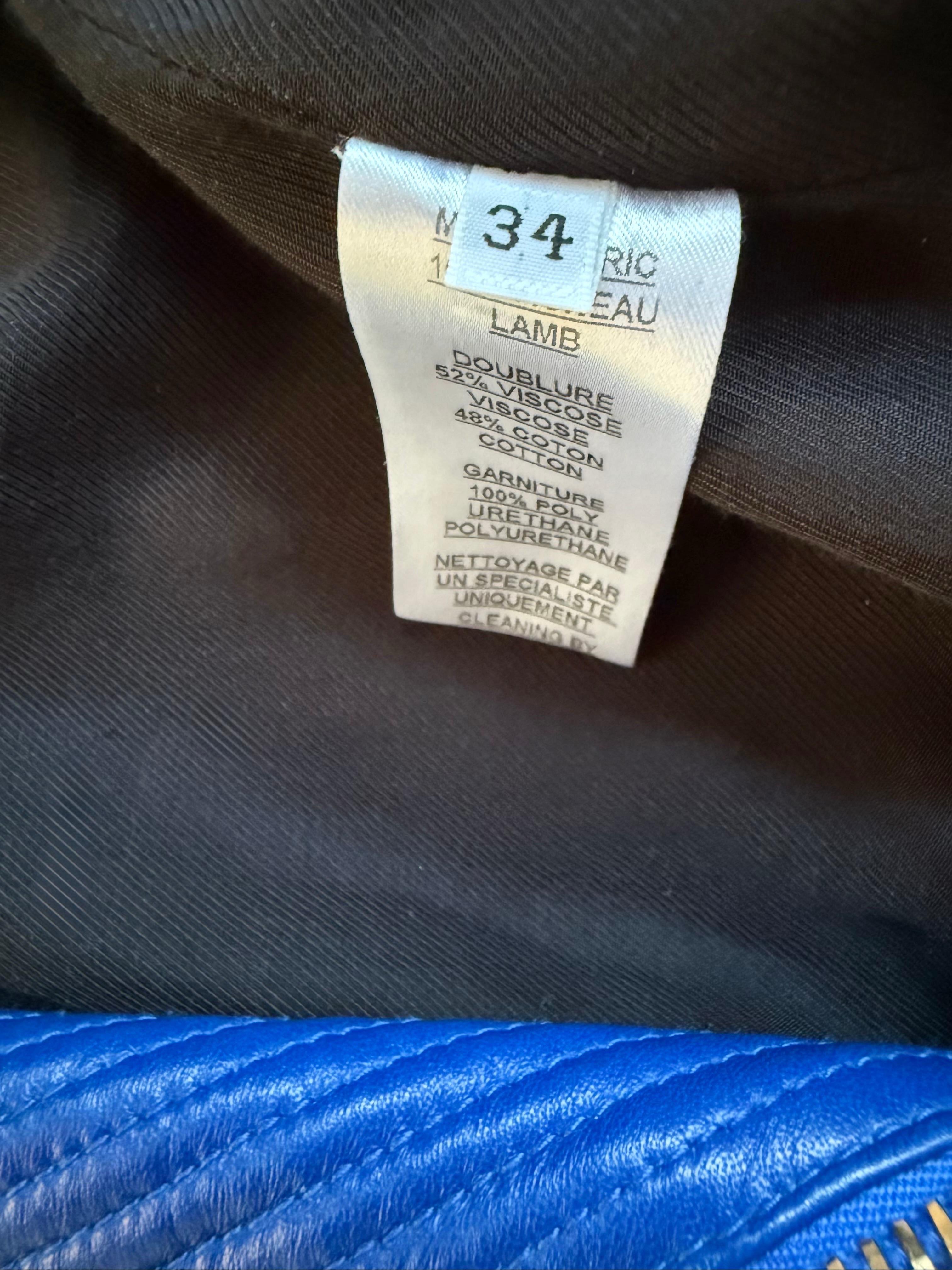 BALMAIN Kobaltblaue Lammfell gesteppte Biker Moto Jacke mit goldener Hardware FR 34 im Angebot 6