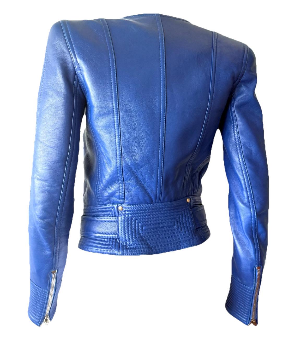 BALMAIN Kobaltblaue Lammfell gesteppte Biker Moto Jacke mit goldener Hardware FR 34 Damen im Angebot