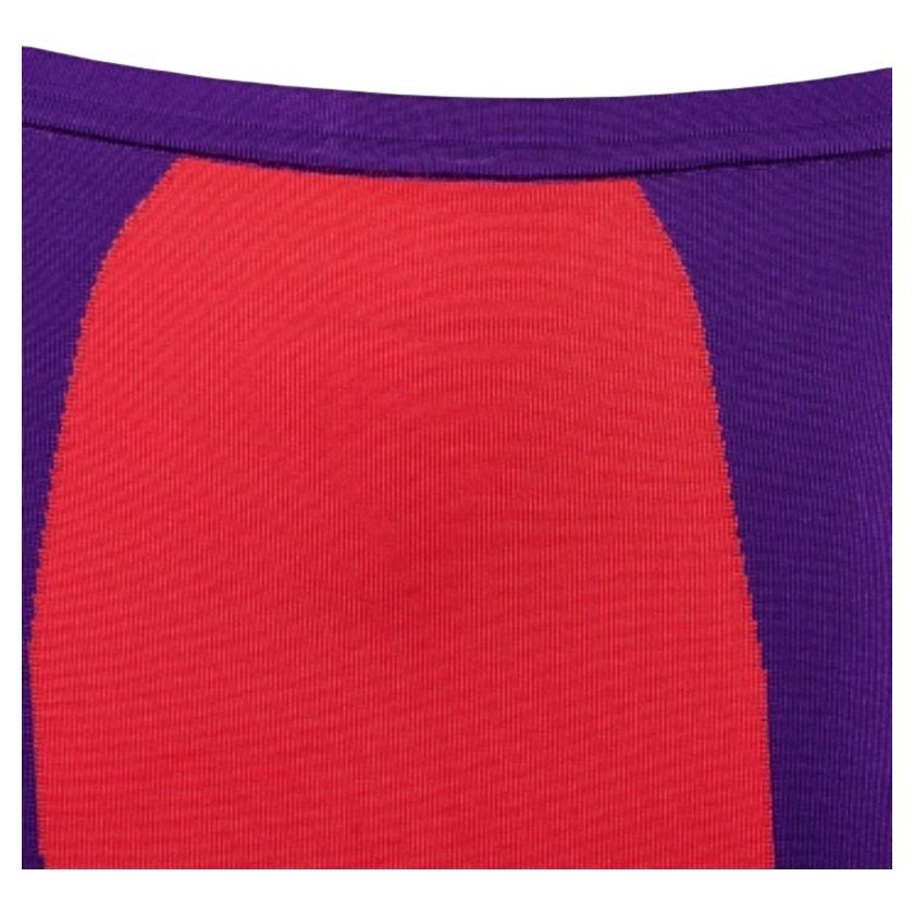 This mini skirt from Balmain is made for a diva like you! Get your hands on this pretty creation made from knit fabric in a colorblock style. It has a zip fastening at the back.