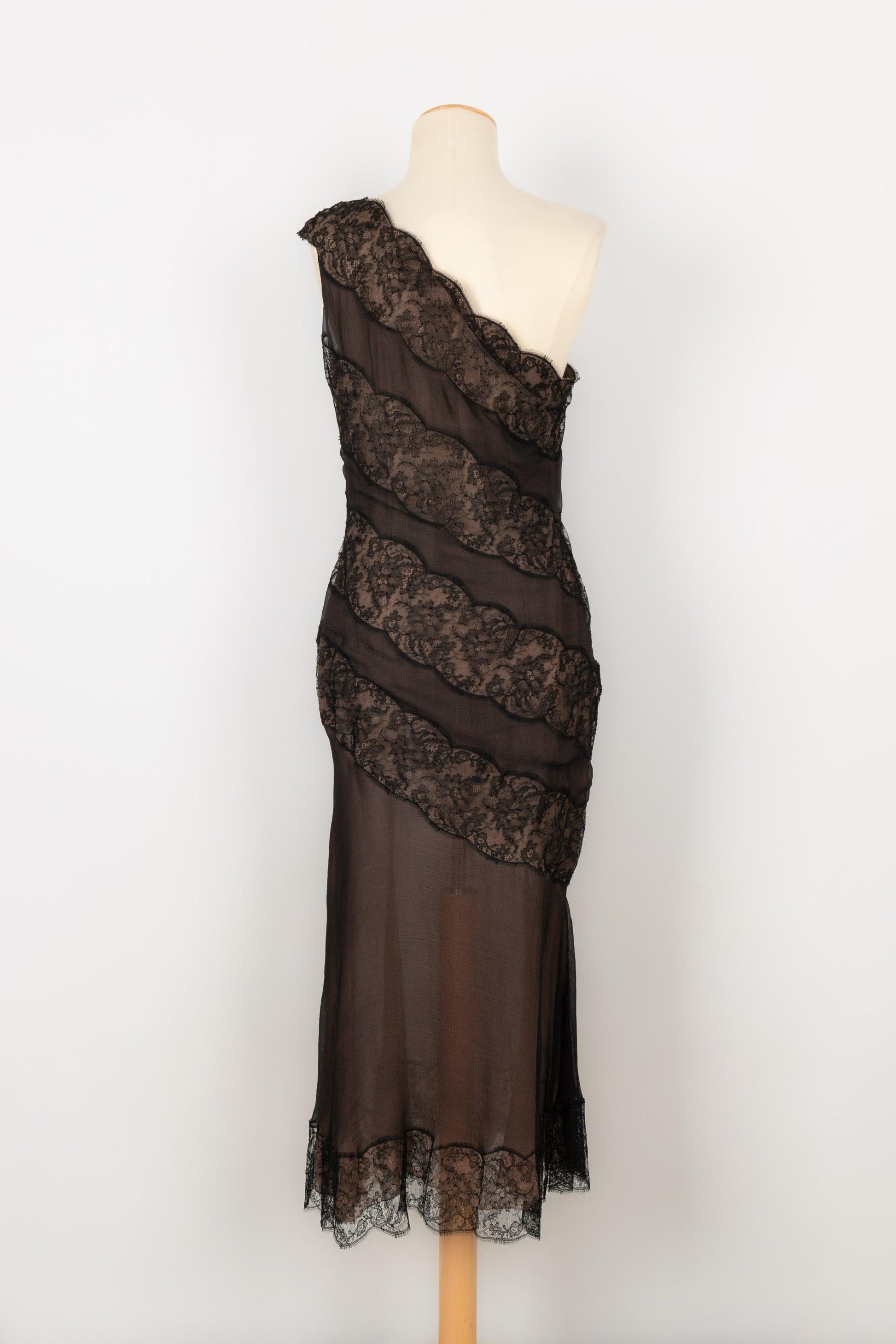 Balmain Couture Dress in Silk Crepe and Transparent Black Lace, circa 1990s In Excellent Condition For Sale In SAINT-OUEN-SUR-SEINE, FR
