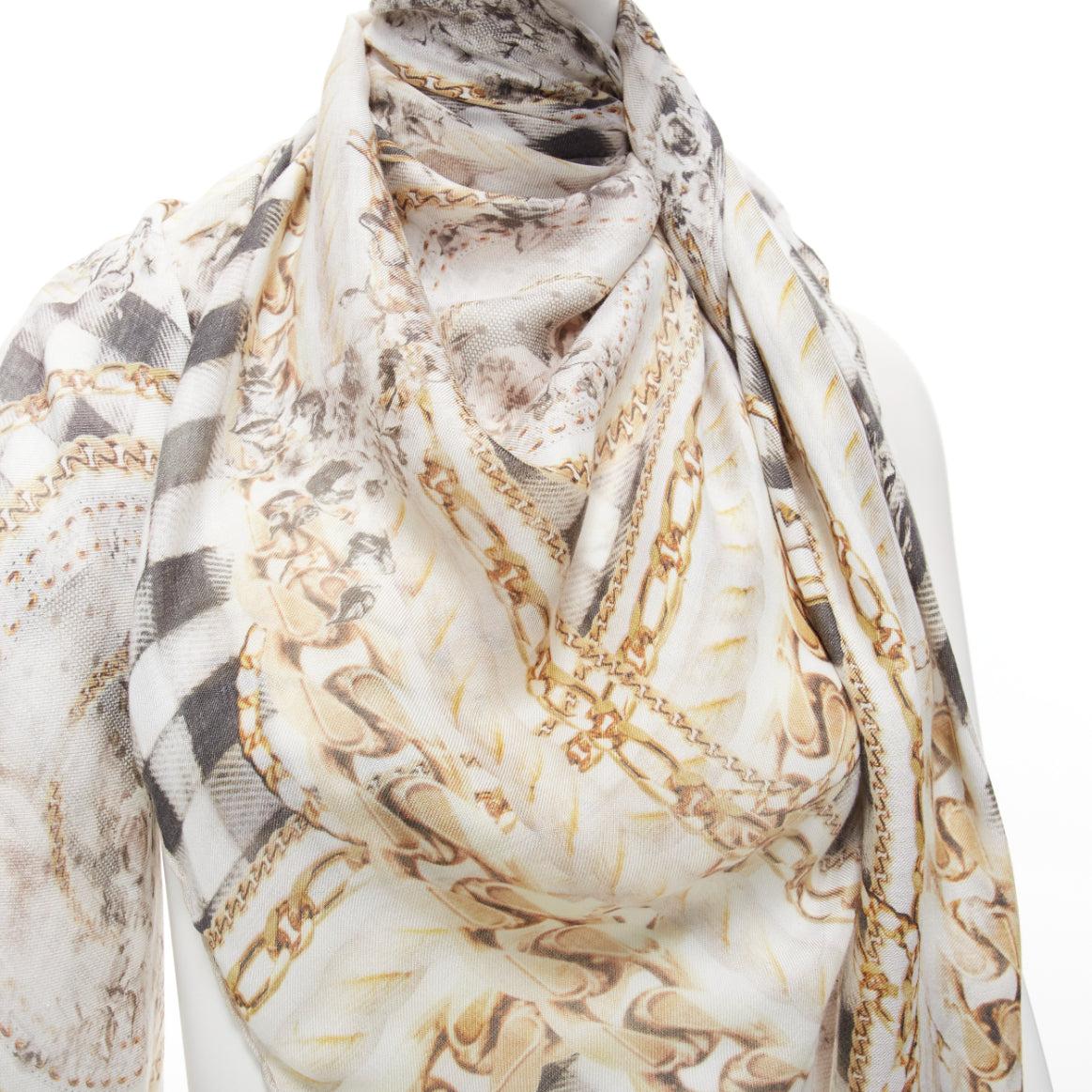 BALMAIN cream modal cashmere chain check tromp loeil print scarf
Reference: AAWC/A01157
Brand: Balmain
Designer: Olivier Rousteing
Material: Modal, Cashmere
Color: Cream, Multicolour
Pattern: Checkered
Extra Details: BALMAIN logo with chain and