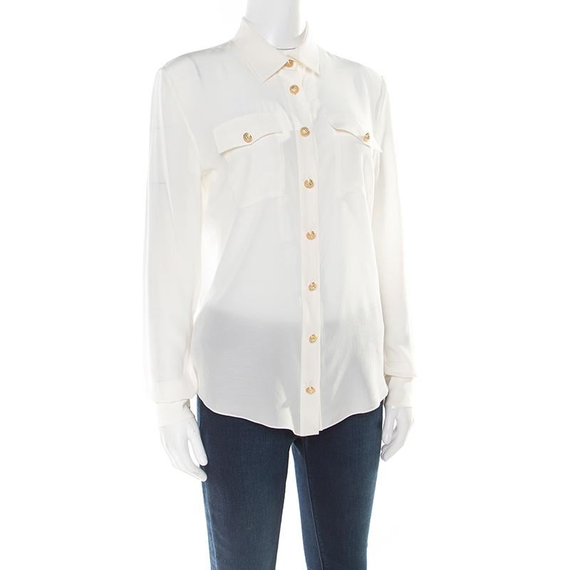 Balmain is known for popular designs. The intriguing gold-tone buttoned closure gives an unequalled elegance to this shirt and is also optimal for long time use. Pairing this sophisticated silk shirt with the right pair of pants gives you a bold and