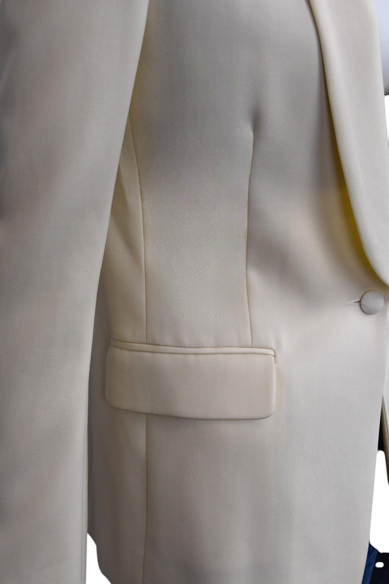 Blazer monopetto crema di Balmain  Taglia US 6 In condizioni ottime in vendita a West Hartford, CT
