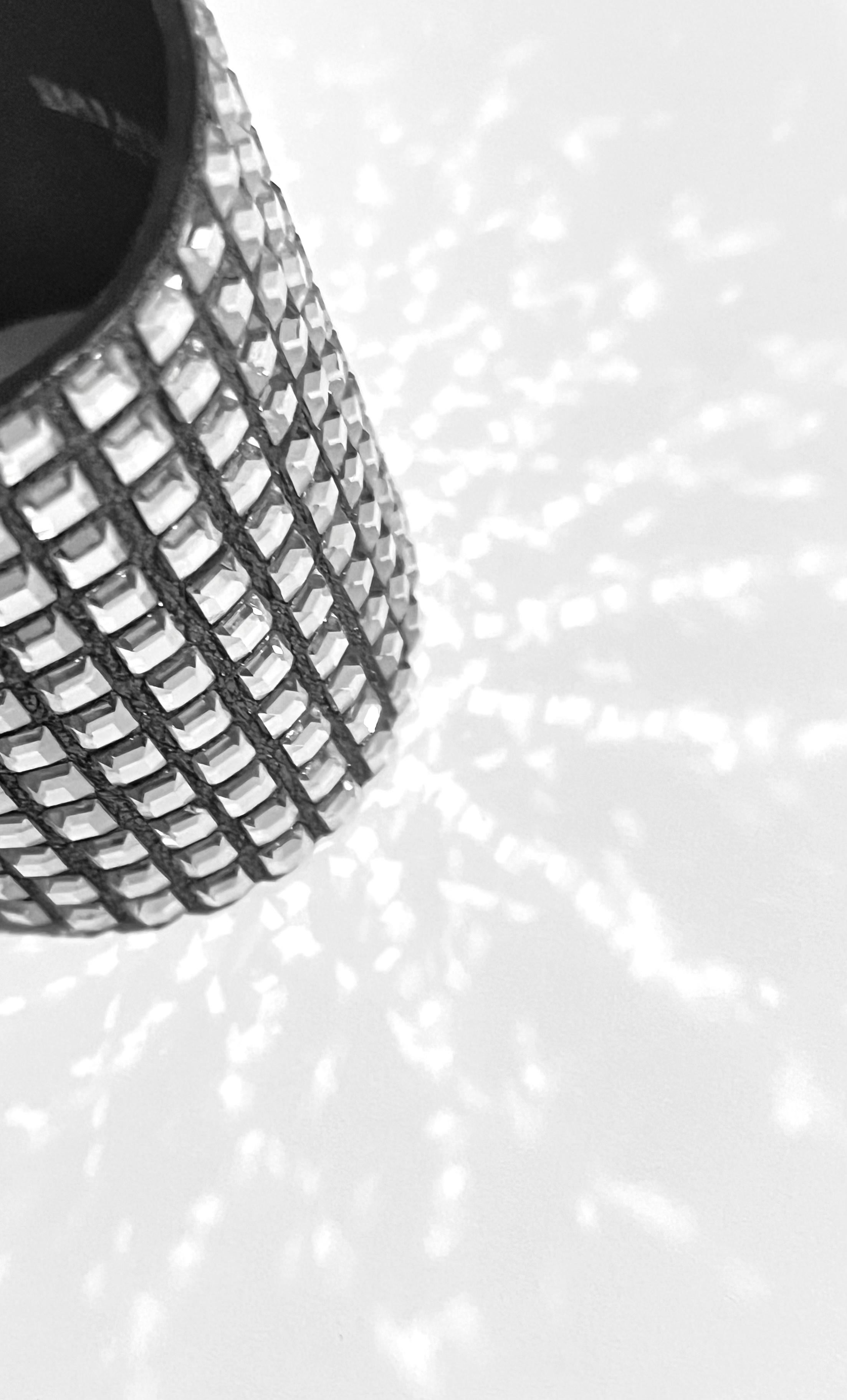 Balmain - Bracelet manchette en cuir et cristal Excellent état - En vente à London, GB