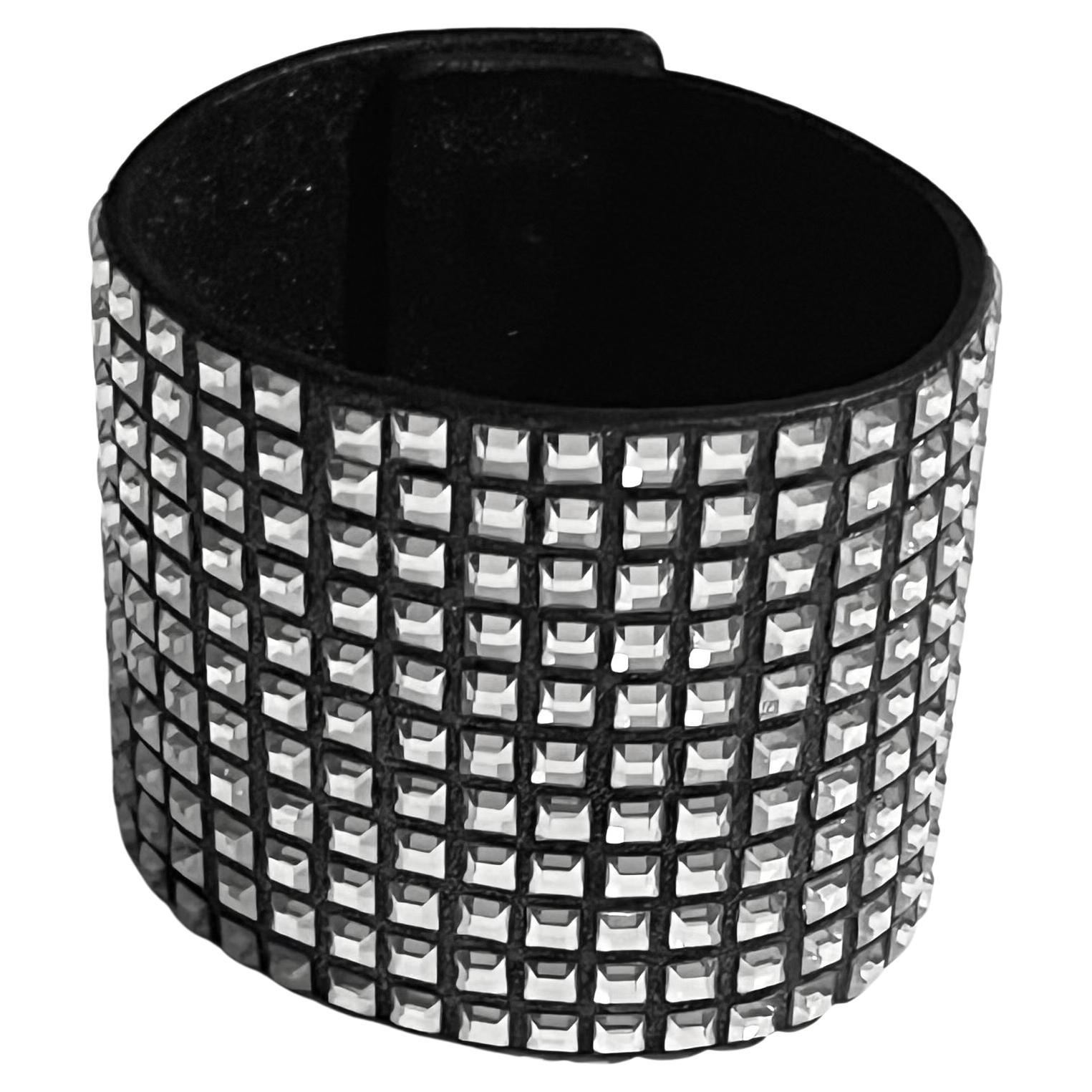 Balmain - Bracelet manchette en cuir et cristal en vente