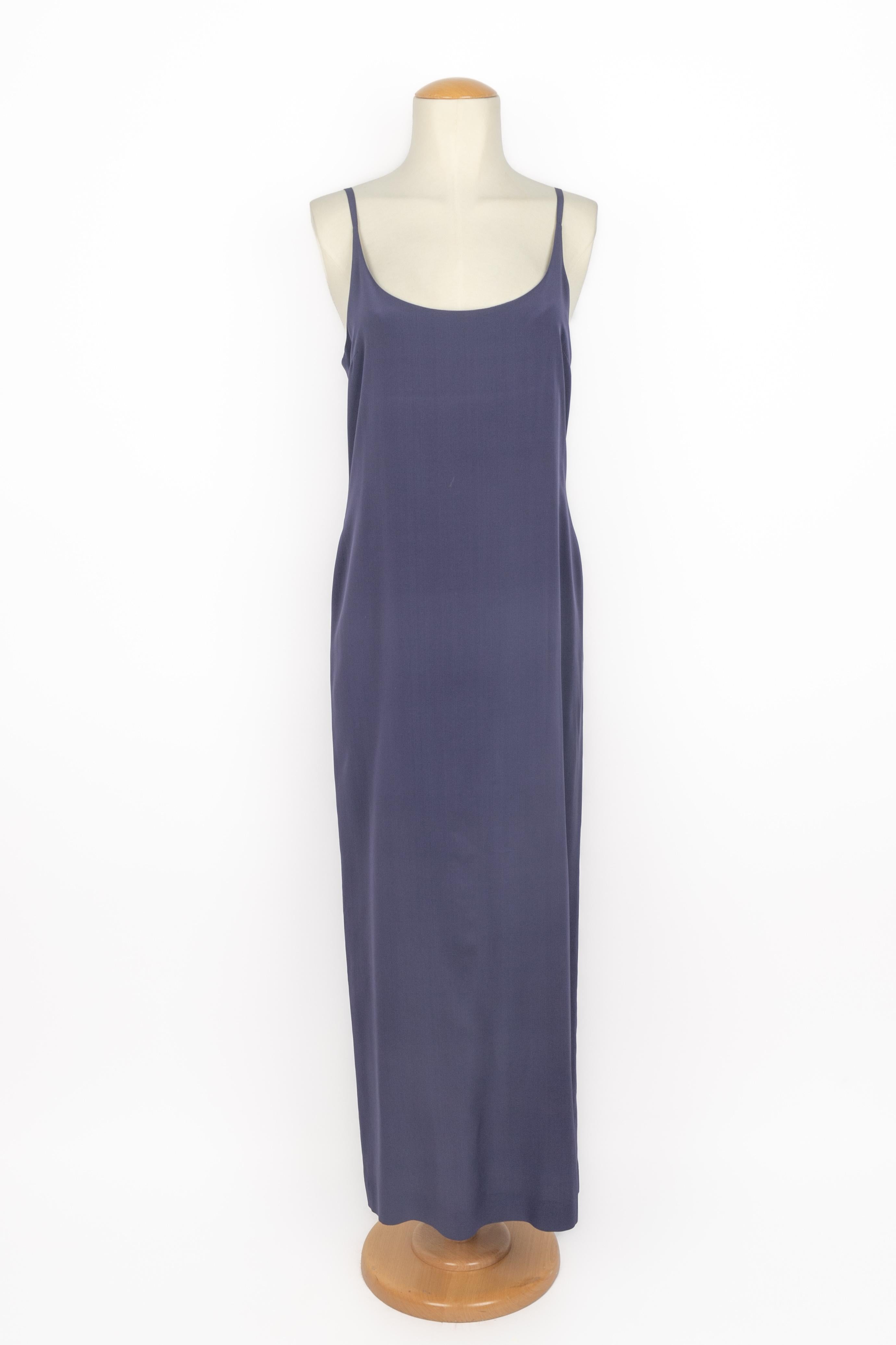 BALMAIN - (Made in France) Langes lila ärmelloses Kleid. Keine Größenangabe, es passt ein 38FR/40FR/42FR.

Bedingung:
Sehr guter Zustand

Abmessungen:
Brustumfang: 44 cm - Taillenumfang: 40 cm - Hüftumfang: 47 cm - Länge: 130 cm

SKU:VR648