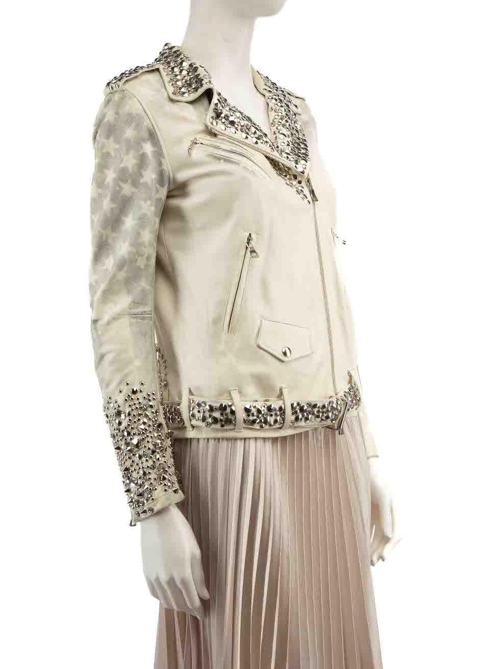 CONDITION is Good. Minor wear to leather jacket is evident. Light wear to front pockets with small discolouration marks, dye marks to the collar on this used Balmain designer resale item.



Details


Ecru

Leather

Biker jacket

Studded and safety