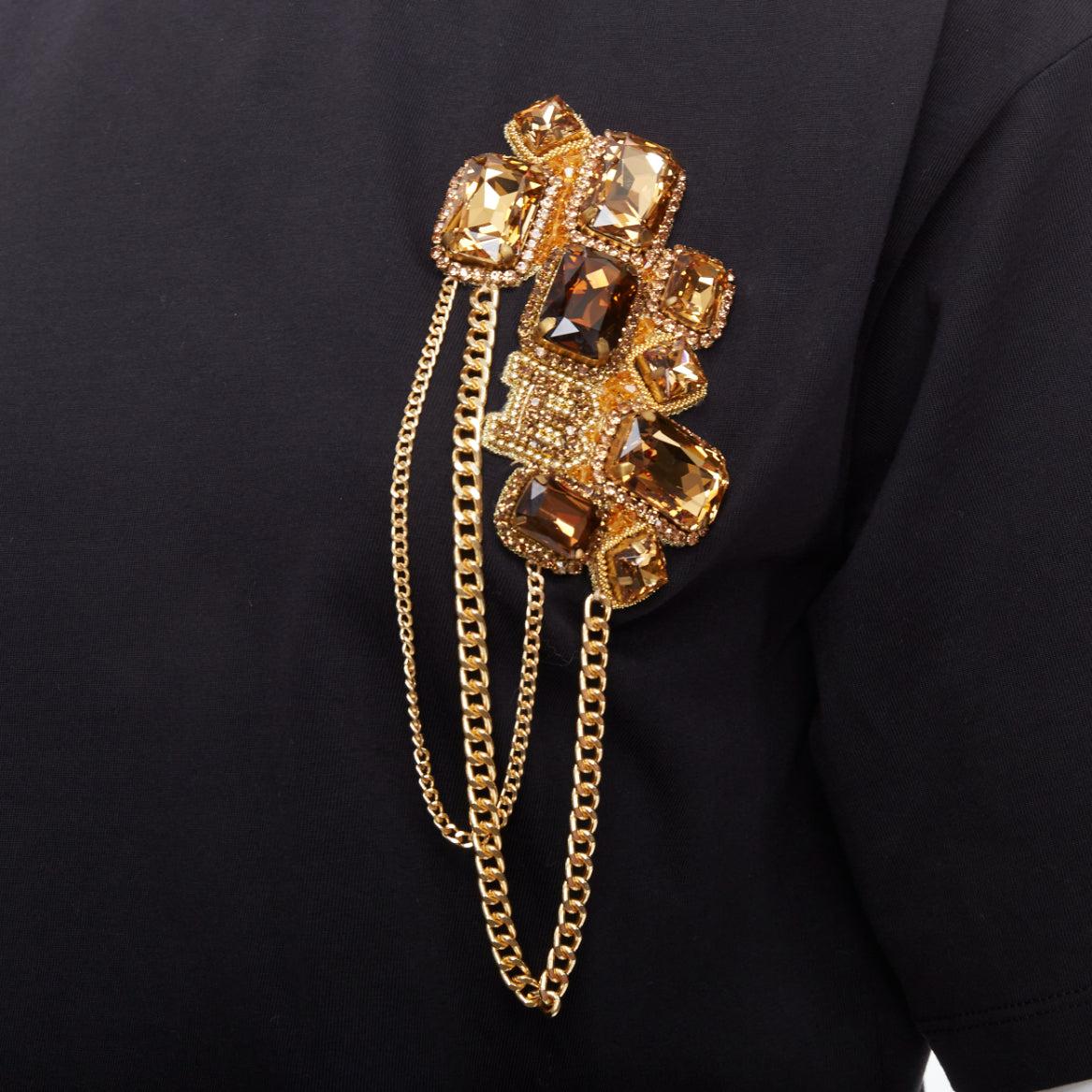 BALMAIN gold buttons chain embellished brooch black cotton crop tshirt XS
Reference: AAWC/A01312
Brand: Balmain
Designer: Olivier Rousteing
Material: Cotton
Color: Black, Gold
Pattern: Solid
Closure: Pullover
Extra Details: Gold button