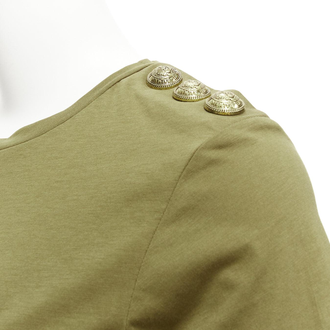 BALMAIN green brown distressed logo military buttons tshirt XS
Reference: AAWC/A00765
Brand: Balmain
Designer: Olivier Rousteing
Material: Cotton
Color: Green, Gold
Pattern: Solid
Closure: Slip On
Extra Details: Buttons are decorative.
Made in: