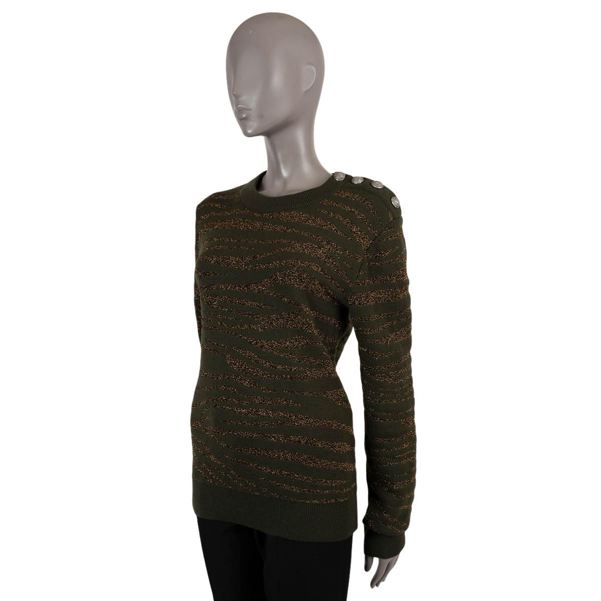 100% autentico maglione Balmain a girocollo in lana verde scuro (80%), poliestere metallizzato (13%) e nylon (7%) con jacquard tigrato in lurex oro. Si apre al collo con bottoni argentati. Sfoderato. È stato indossato ed è in ottime