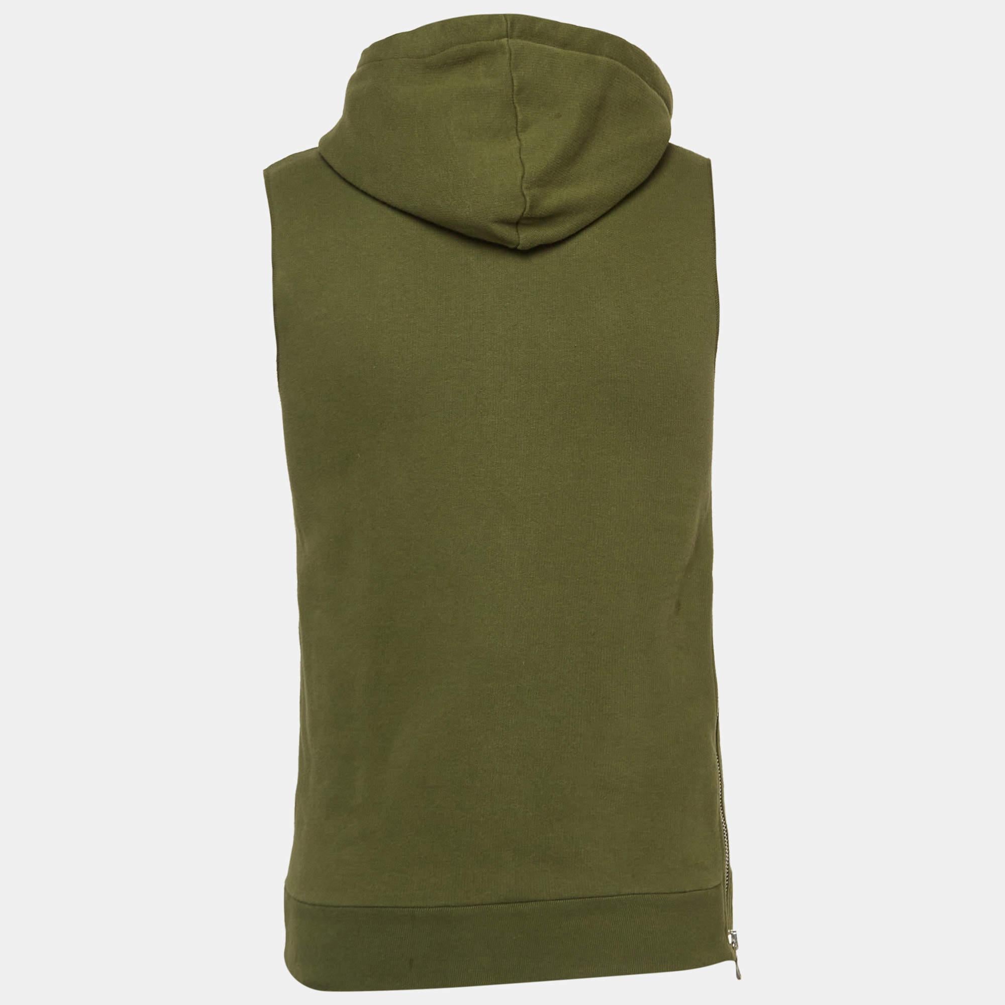 Whether you want to go out on casual outings with friends or just want to lounge around, this hoodie is a versatile piece and can be styled in many ways. It has been made using fine fabric.