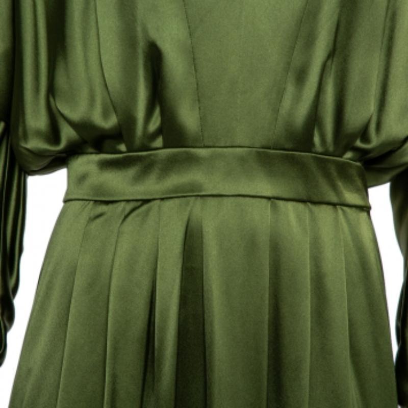 Artfully cur from luxurious silk, this ensemble by Balmain is a great choice for evenings. It comes in a lovely shade of green and is styled to maxi length. It has v-neckline, long sleeves with cuffs, a cinched waist, slit detailing and pleats. The