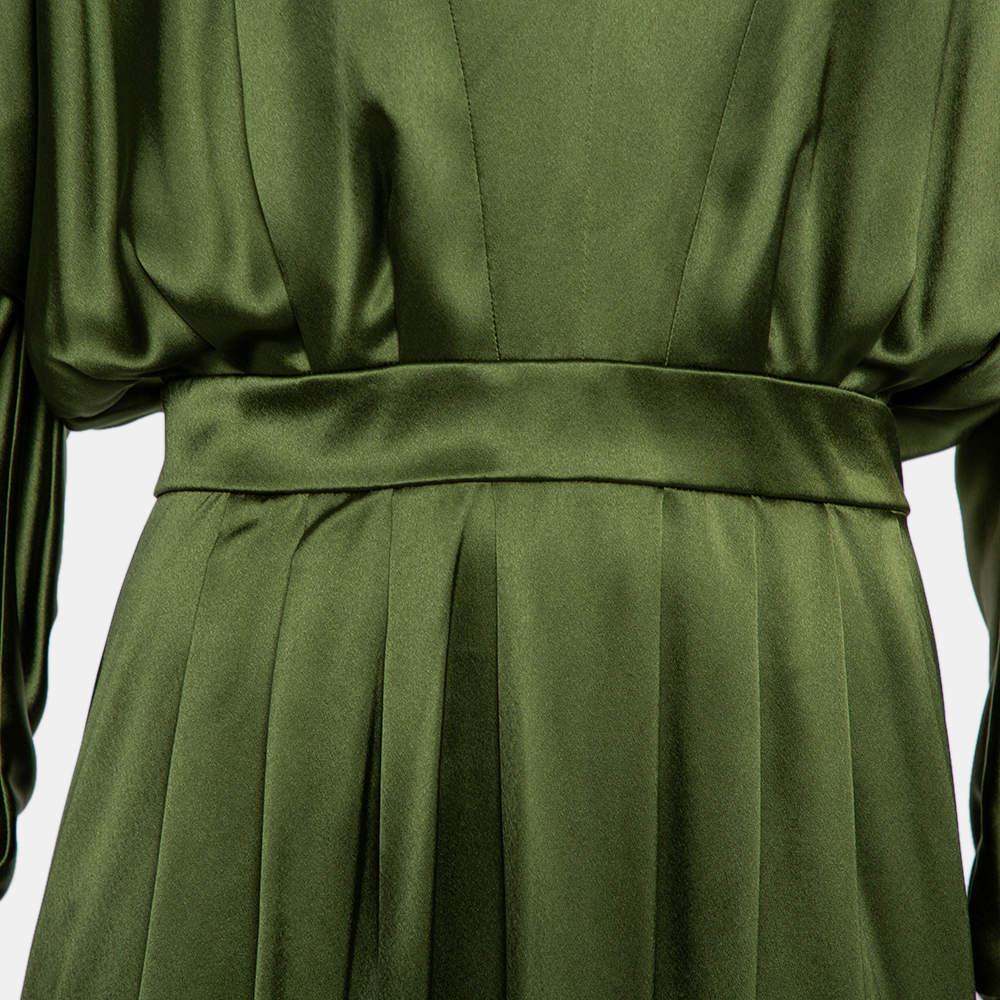 Balmain - Robe longue en satin de soie verte plissée et fendue sur le devant - S 1