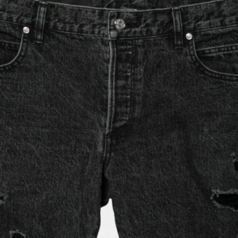 An edgy pair of shorts to add to your wardrobe is this grey one from Balmain. Made from comfortable cotton, these shorts feature a distressed design, frayed edges on the hems, a buttoned closure, and external pockets.