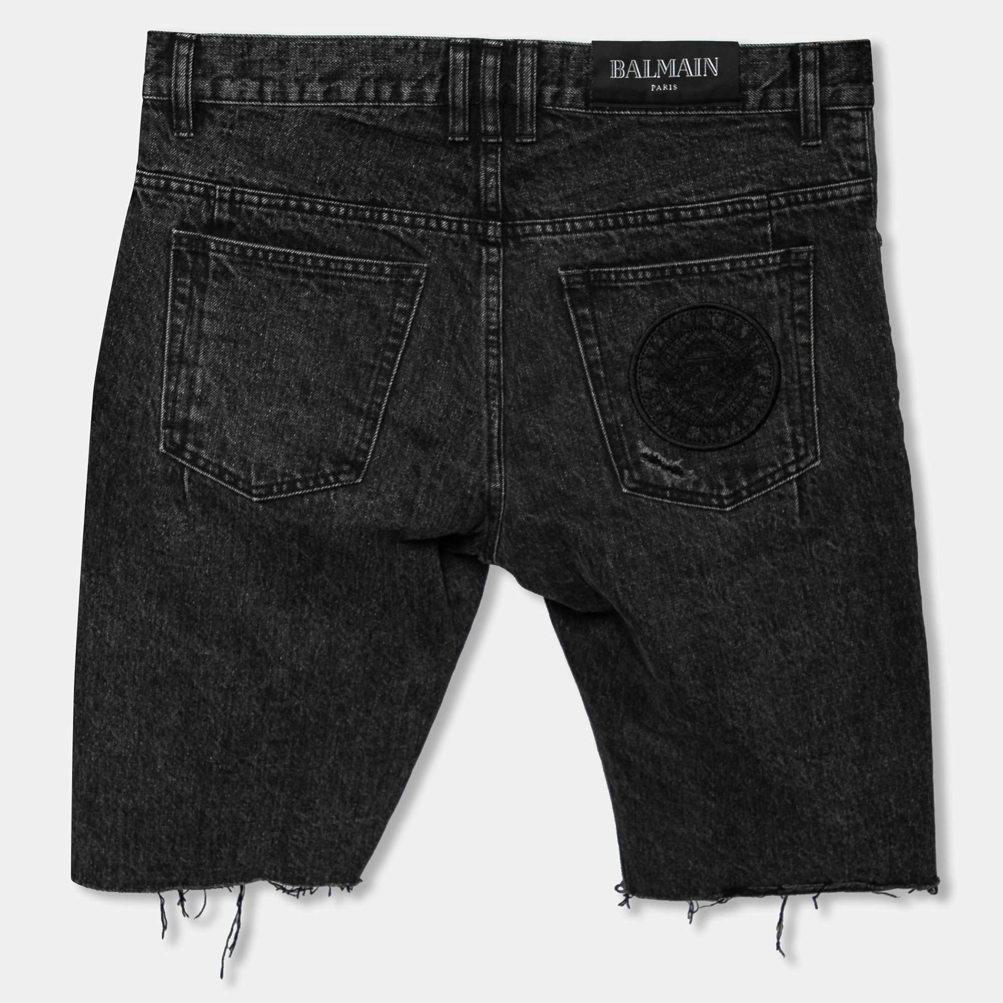 An edgy pair of shorts to add to your wardrobe is this grey one from Balmain. Made from comfortable cotton, these shorts feature a distressed design, frayed edges on the hems, a buttoned closure, and external pockets.

