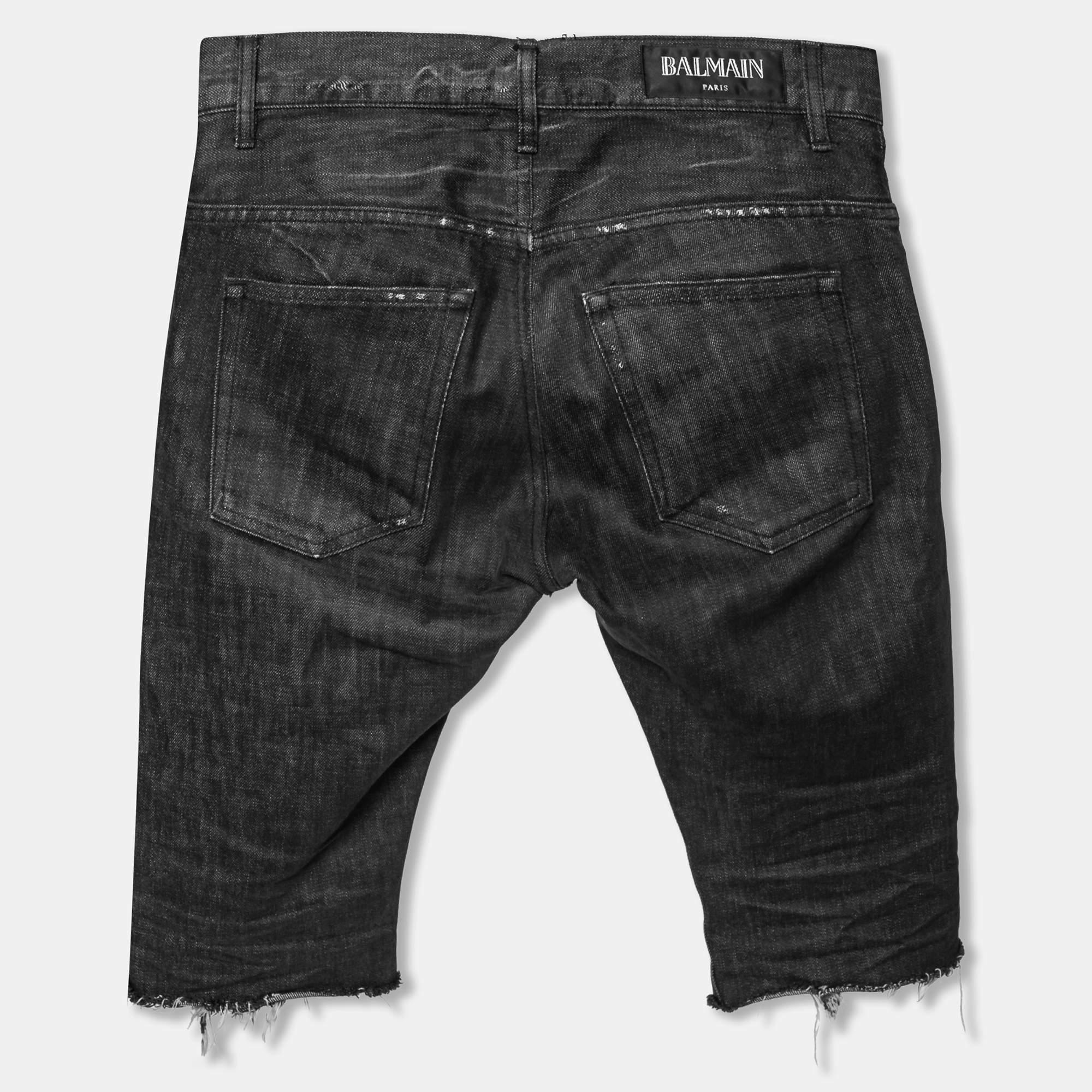 An edgy pair of shorts to add to your wardrobe is this grey one from Balmain. Made from comfortable cotton, these shorts feature a distressed design, frayed edges on the hems, a buttoned closure, and external pockets.


