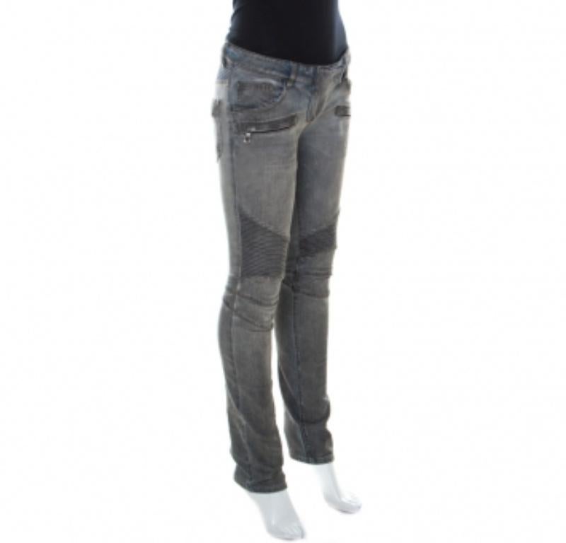 Balmain’s skinny jeans are going to be your next pick! With a beautiful grey washed effect, pin-tucked panels just above the knee and stitch details at the knee add to the design elements. The striking fly at the front makes this front zip denim