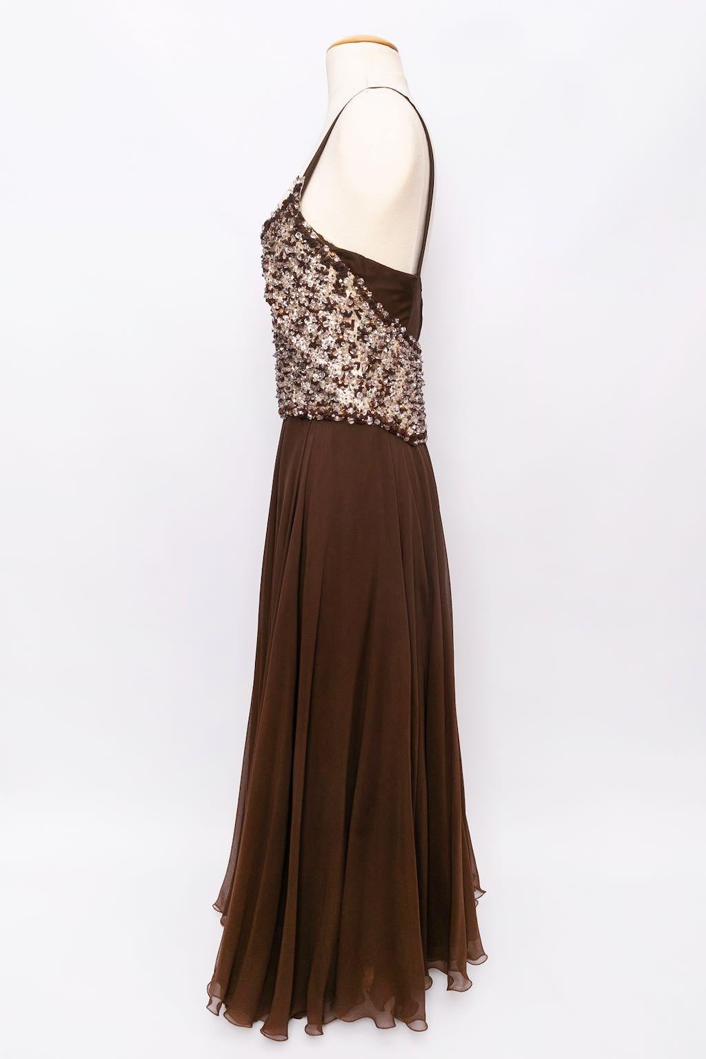 Pierre Balmain Haute Couture (N°132-027) Dress composed of silk chiffon, embroidered with beads and sequins. Back zip closure. 

Additional information: 
Dimensions: Bust: 36 cm (14.17