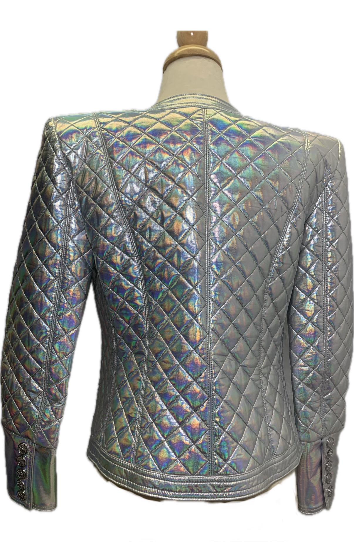 Veste holographique matelassée irisée Balmain - Pré-automne 2017 Excellent état - En vente à Woodland Hills, CA