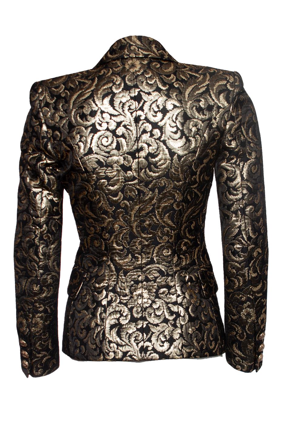 Balmain, jacquard woven single breasted ornament blazer in black and gold. The item is in good condition (small pulls in fabric).

• CONDITION: good condition 

• SIZE: FR36 - XS

• MEASUREMENTS: length 60 cm, width 42 cm, waist 36 cm, shoulder