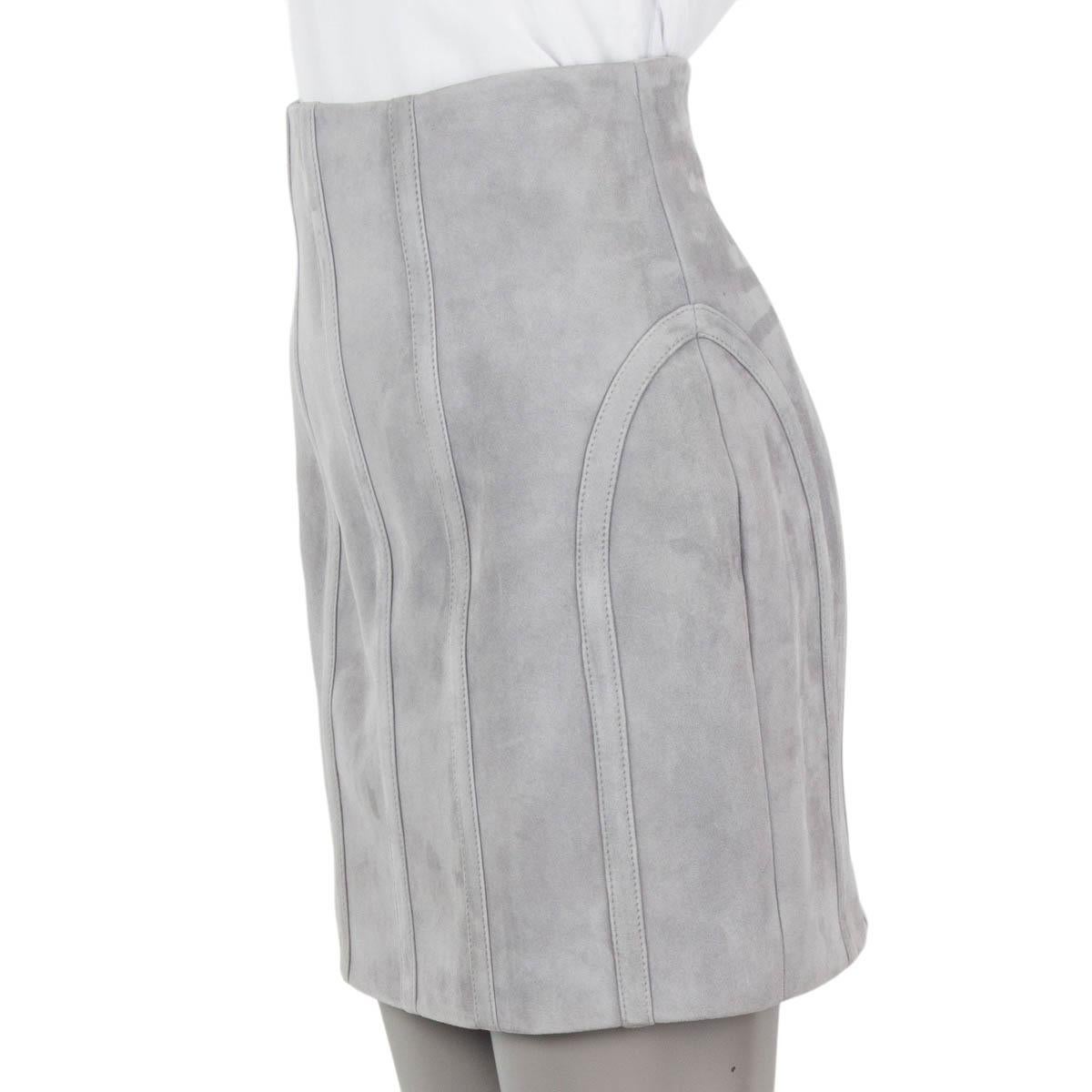 BALMAIN light grey suede 2016 VERTICAL SEAMS MINI Skirt 36 XS In Excellent Condition For Sale In Zürich, CH