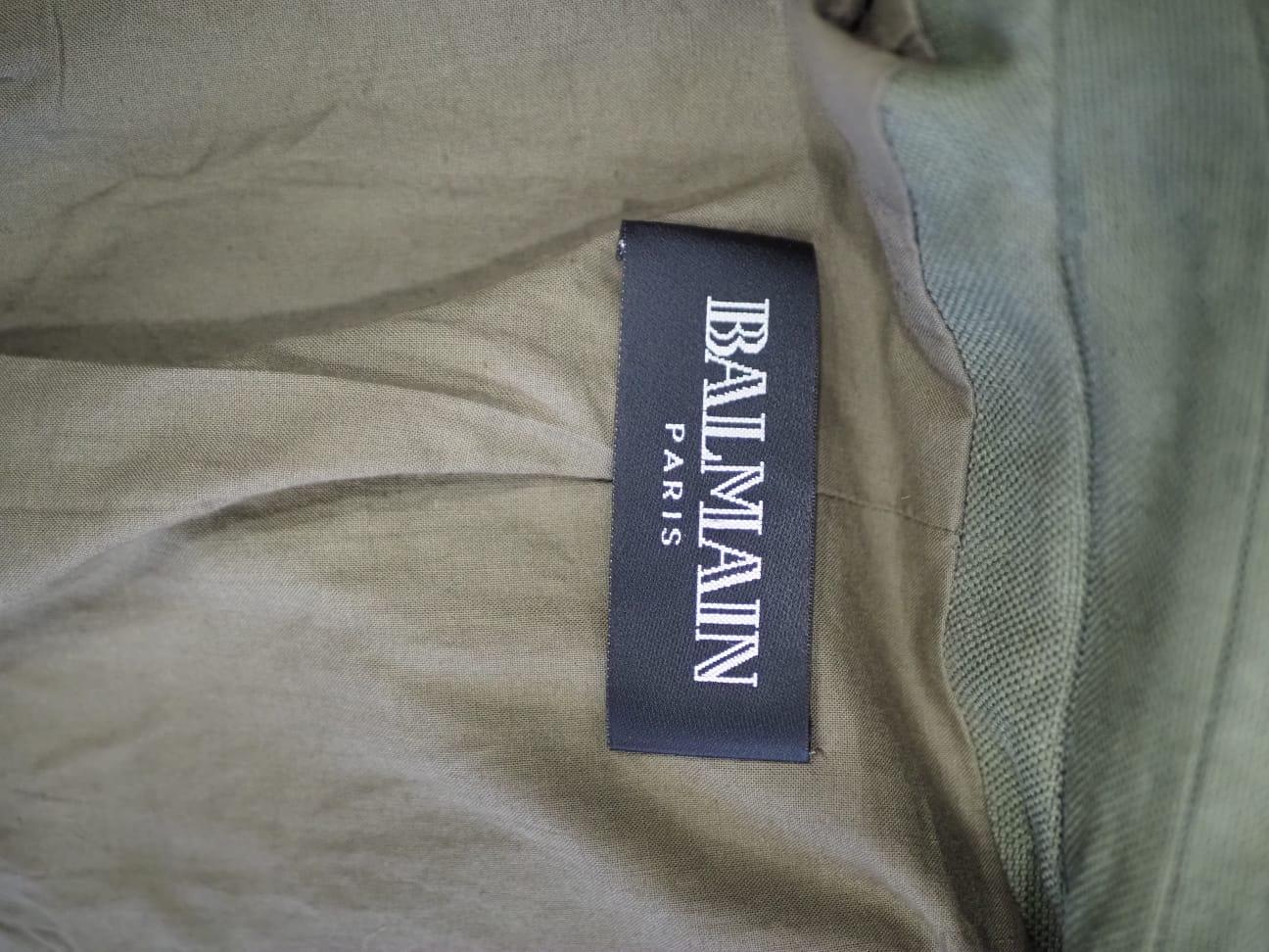 Balmain military green cotton jacket
Embellished with green pattern and silver tone hardware
Totally made in France in size 36