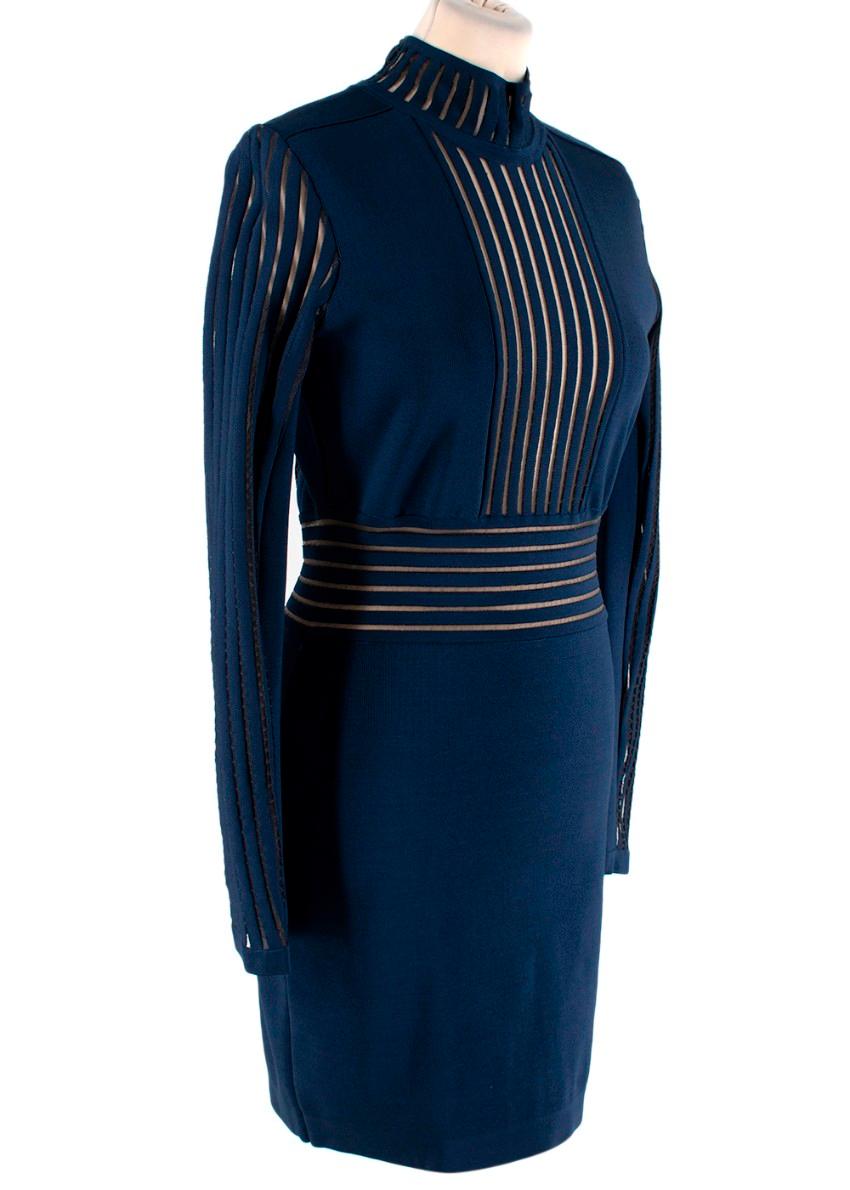 Balmain Navy - Vestito a maniche lunghe a coste con pannelli trasparenti

- Abito midi navy a coste
- Pannelli a righe trasparenti sulle maniche, sul colletto e in vita
- Scollo alto 
- Zip dorata a vista sul retro

Materiali:
93% Viscose
7%