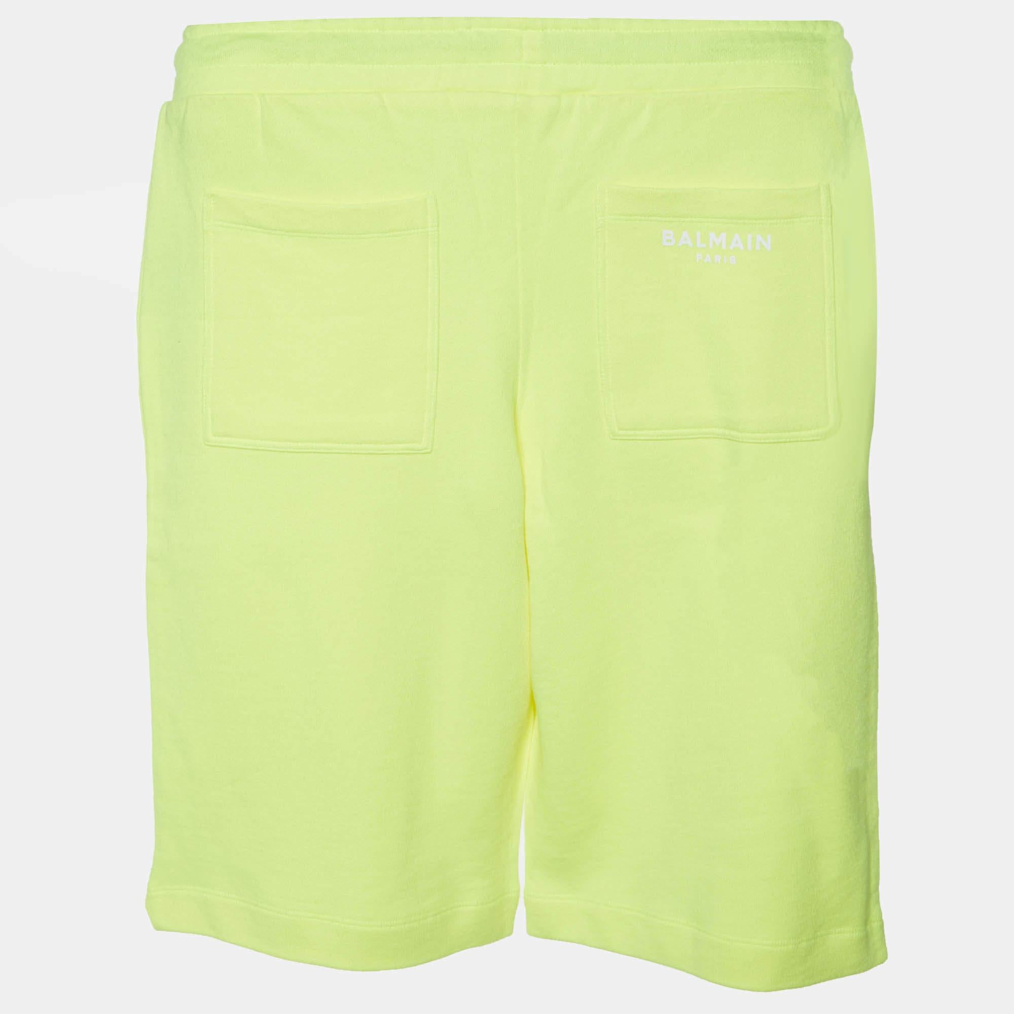 Estas bermudas de algodón son un fondo de armario imprescindible para todos los chicos. Estos pantalones cortos informales son ideales para llevar al colegio y en ocasiones informales gracias a su cómodo material. Confeccionados por Armani, estos