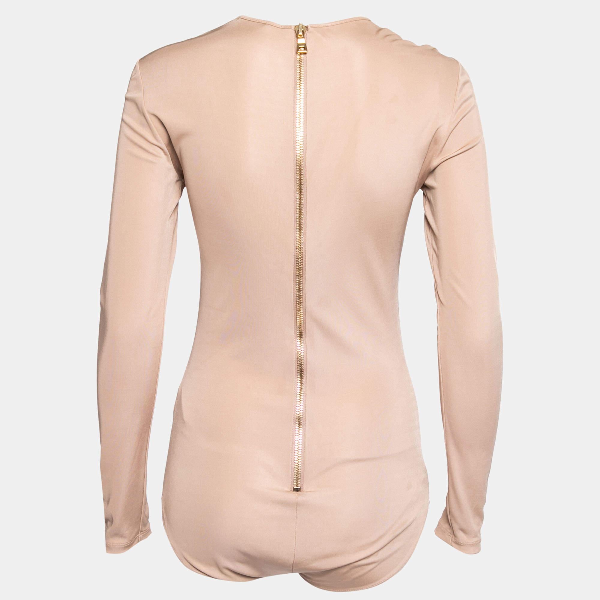 Lascia che le tue vacanze estive siano fresche ed eleganti come questo body di Balmain. Disegnato con un tessuto a maglia, questo body sfoggia una silhouette perfetta e ha una chiusura a zip. Per un look di classe può essere indossato con un paio di