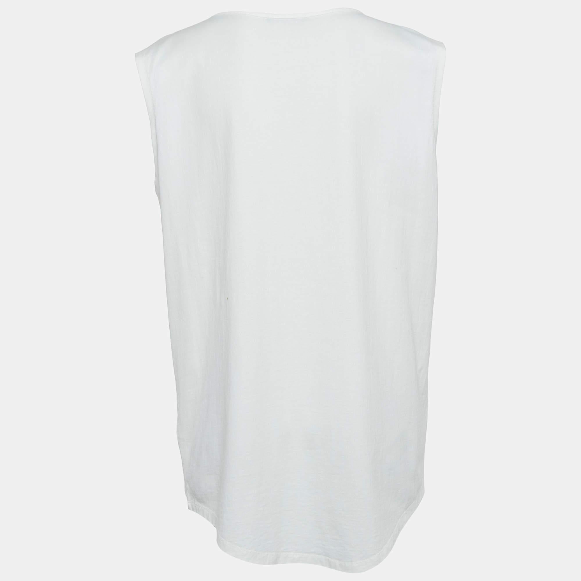 Find great style and comfort while wearing this designer top. Tailored using the best fabric, the creation has been given immense detail. Style it with a skirt and heels.