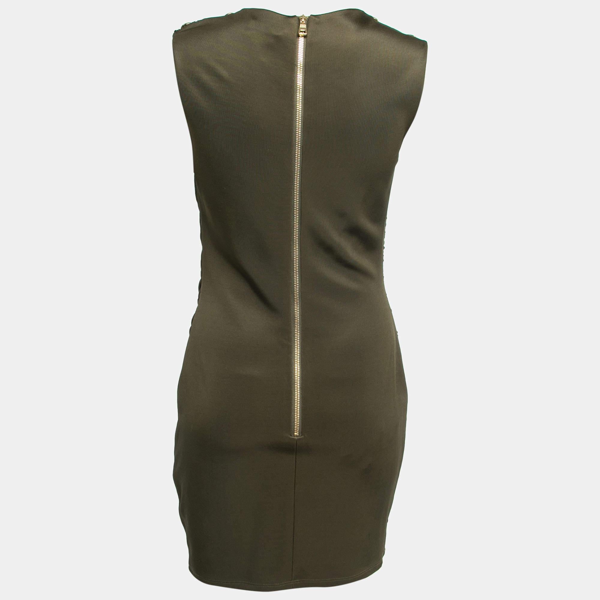 Make a luxe fashion statement by wearing this designer dress. It is tailored using fine fabric into a flattering silhouette.