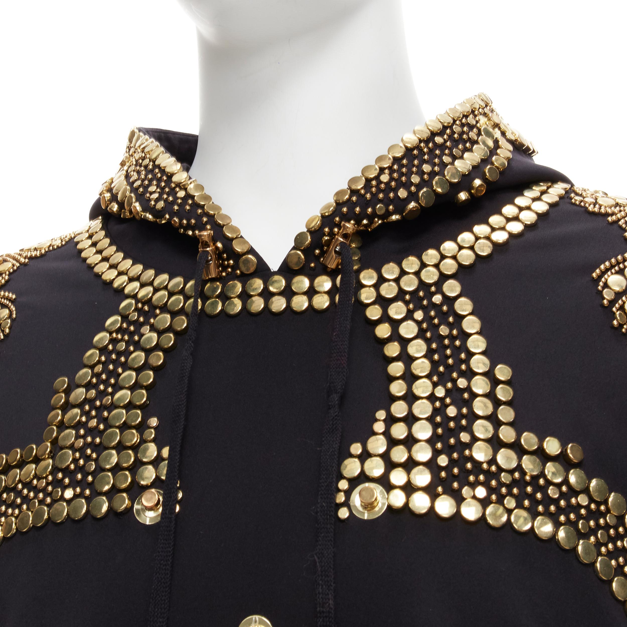 BALMAIN Olivier Rousteing black cotton gold allover studded hoodie sweatshirt S
Brand: Balmain
Designer: Olivier Rousteing
Material: Cotton
Color: Black
Pattern: Solid
Closure: Drawstring
Extra Detail: Push toggle with Balmain logo at