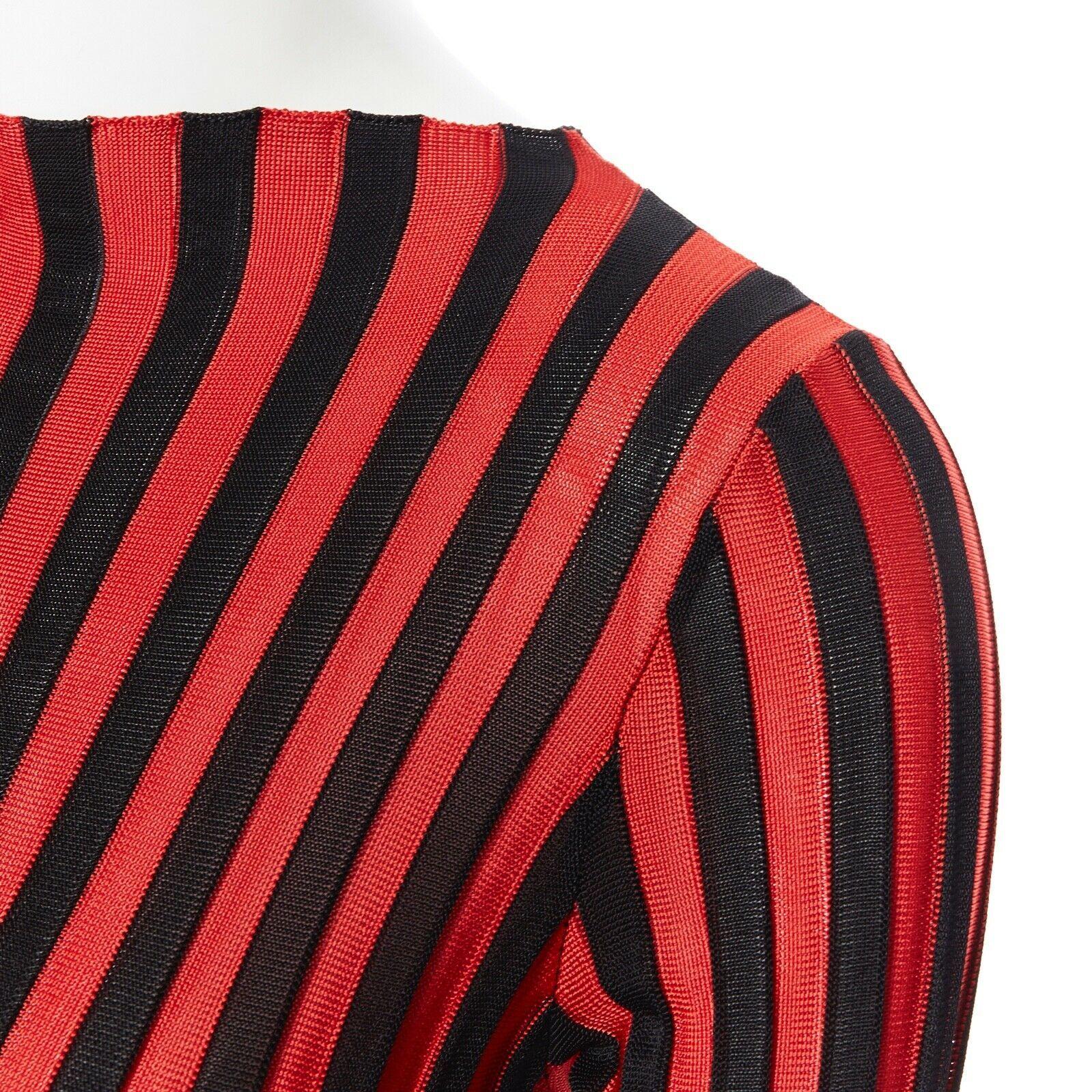 Balmain OLIVIER ROUSTEING rosso nero a righe in maglia bodycon pullover top FR34 XS
Stilista: BALMAIN BY OLIVIER ROUSTEING
Modello / Stagione: N/D
Materiale: viscosa
Colore: rosso, nero
Motivo: strisce
Descrizione: Top elasticizzato per il corpo.