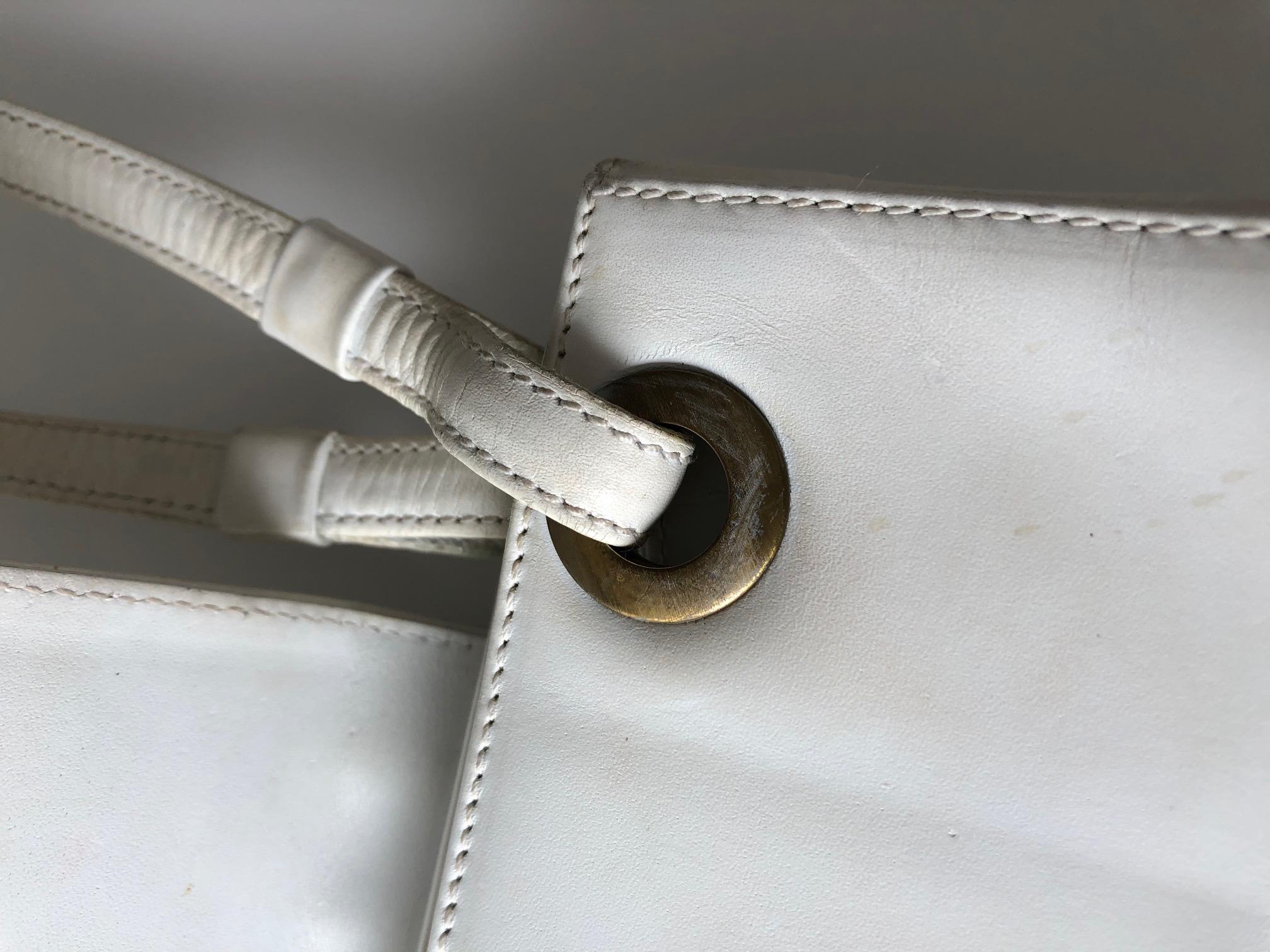 1970s Balmain Paris White Cream and Gold Leather Shoulder Bag  In Good Condition In London, GB