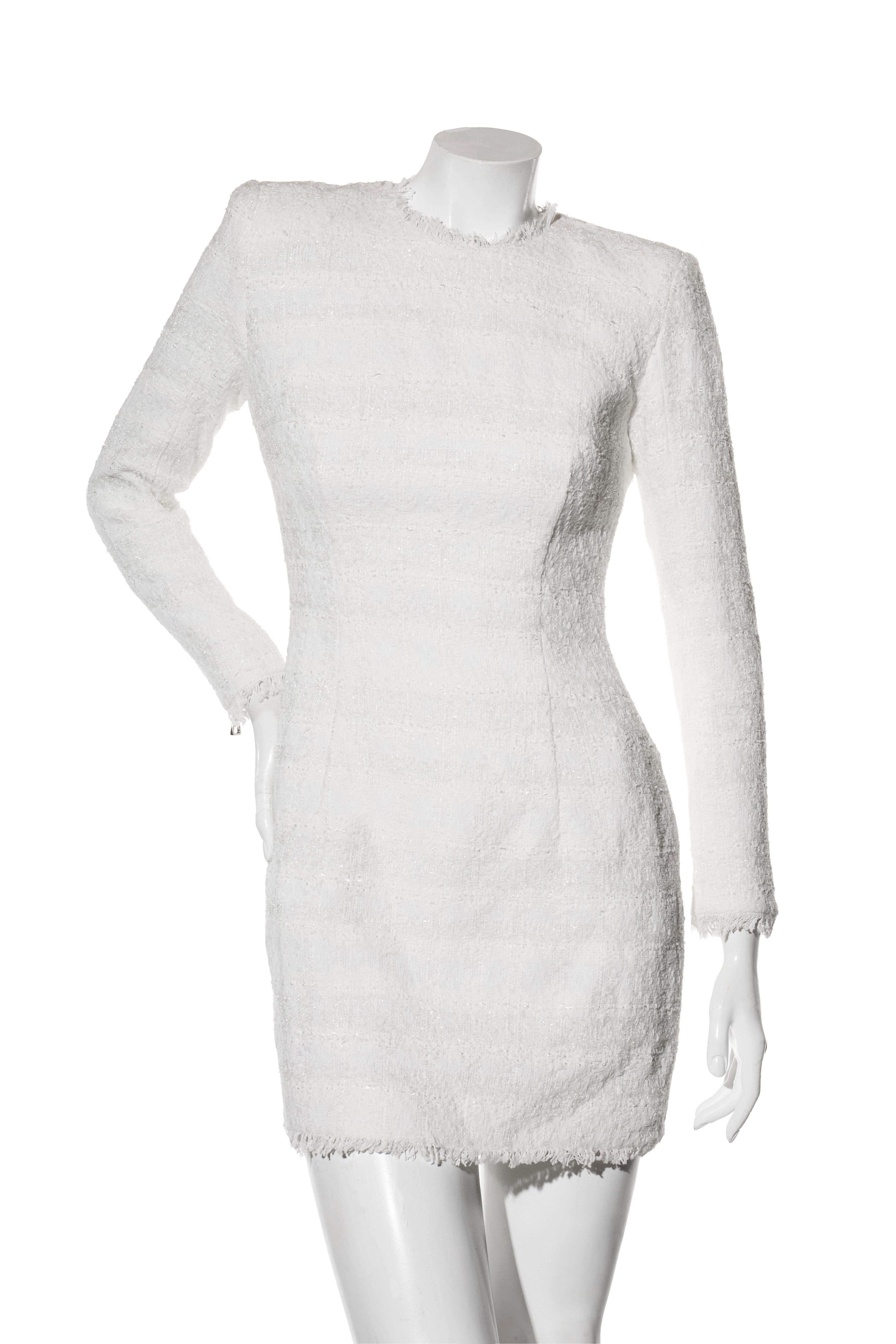 Balmain Paris Mini robe à manches longues en tweed blanc FW16 Taille 38 Bon état - En vente à Woodland Hills, CA