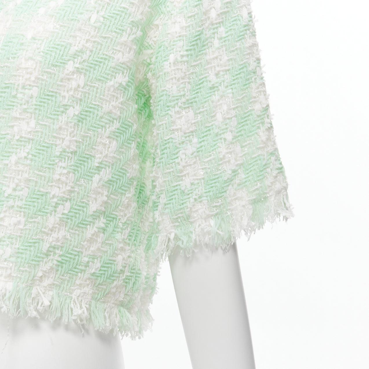BALMAIN pastel green white lurex tweed half wide boxy cropped top FR34 XS
Reference: AAWC/A00528
Brand: Balmain
Designer: Olivier Rousteing
Material: Polyamide, Blend
Color: White, Green
Pattern: Tweed
Closure: Pullover
Extra Details: Balmain's top