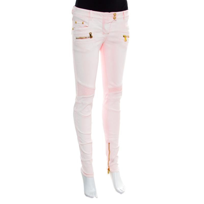 Contemporary, edgy and very modern, these biker jeans from Balmain are sure to become your most favourite pair! The pink jeans are made of a cotton blend and flaunt a ribbed panel detailing as well as zips on the front that add to the appeal.