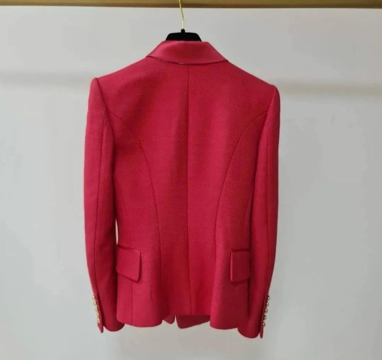 Balmain  Single Breasted Blazer

Sz.36

Very good condition. Have some yellowness on the lining in armpit area.

