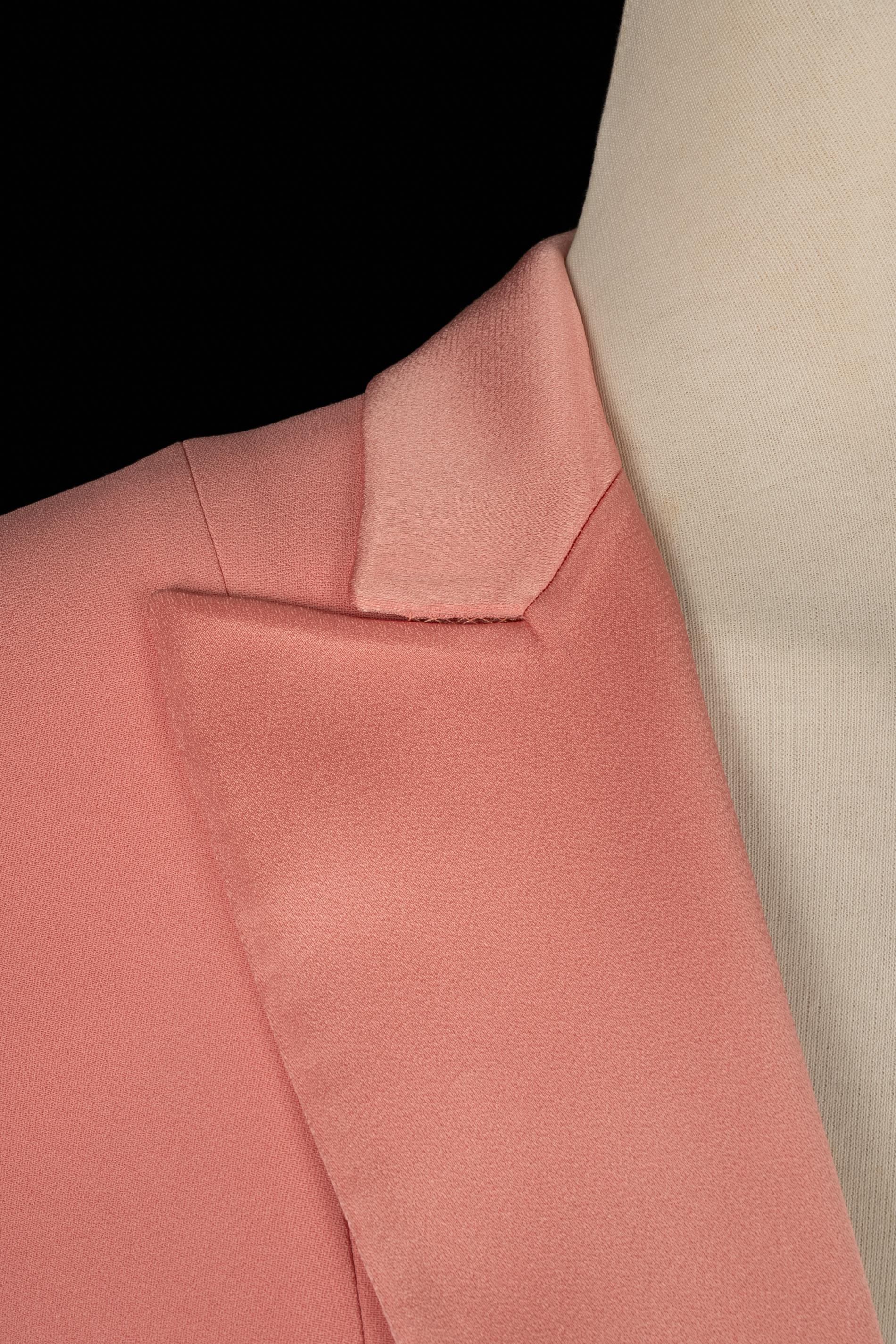 Cardigan long rose de Balmain d'après un défilé 2