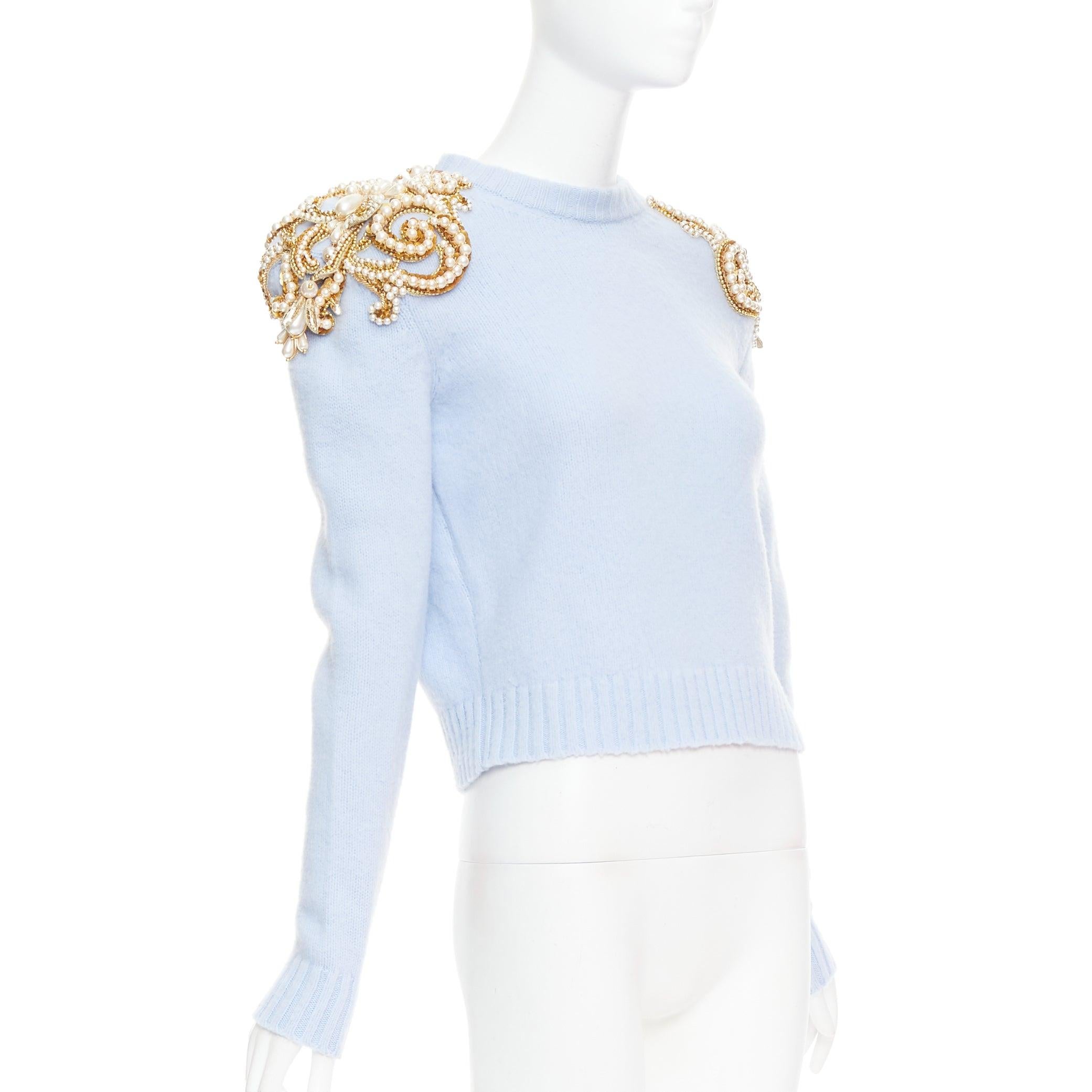 BALMAIN powder blue wool cashmere gold pearl embellished sweater FR36 S
Reference: AAWC/A01376
Brand: Balmain
Designer: Olivier Rousteing
Material: Wool, Cashmere
Color: Blue, Pearl
Pattern: Solid
Closure: Pullover
Extra Details: Gold metal and faux