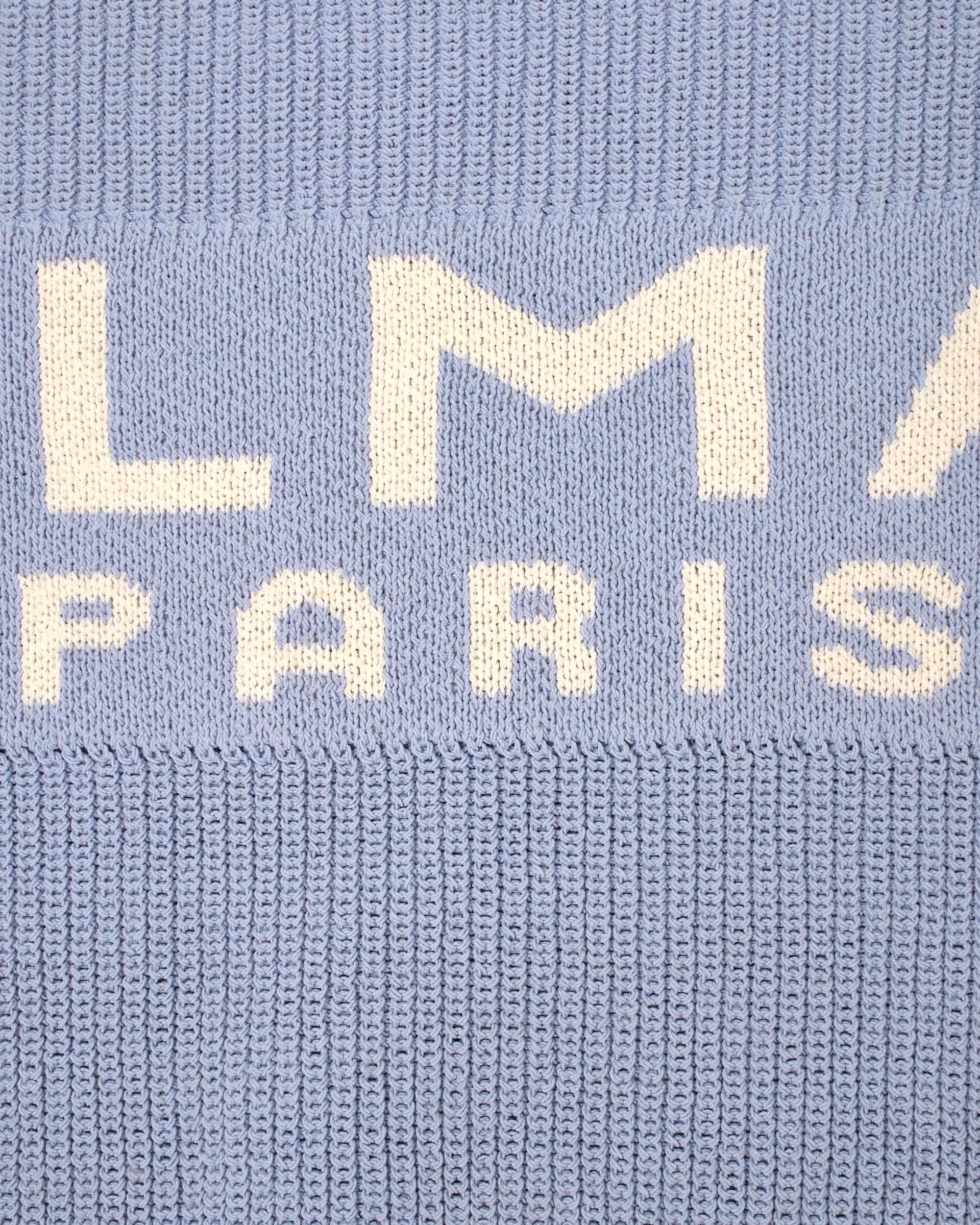 Pullover Cropped firmato Balmain, misura 34IT, realizzato in lana nella colorazione azzurra. Sullla parte frontale  e lungo le maniche presenta scritta logata in bianco. Si presenta in buone condizioni.
--------------
Gekürzter Pullover von Balmain,
