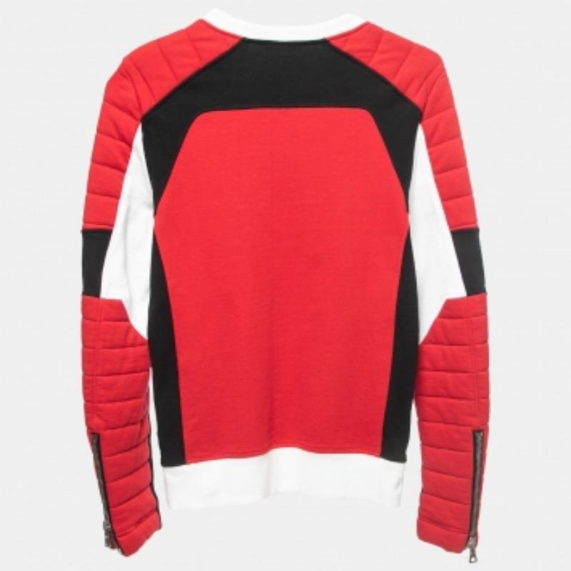 Que ce soit pour des sorties décontractées entre amis ou pour se prélasser, ce sweat-shirt est une pièce polyvalente et peut être stylisé de nombreuses façons. Elle a été réalisée à partir de matériaux haut de gamme, et la création s'associera à un