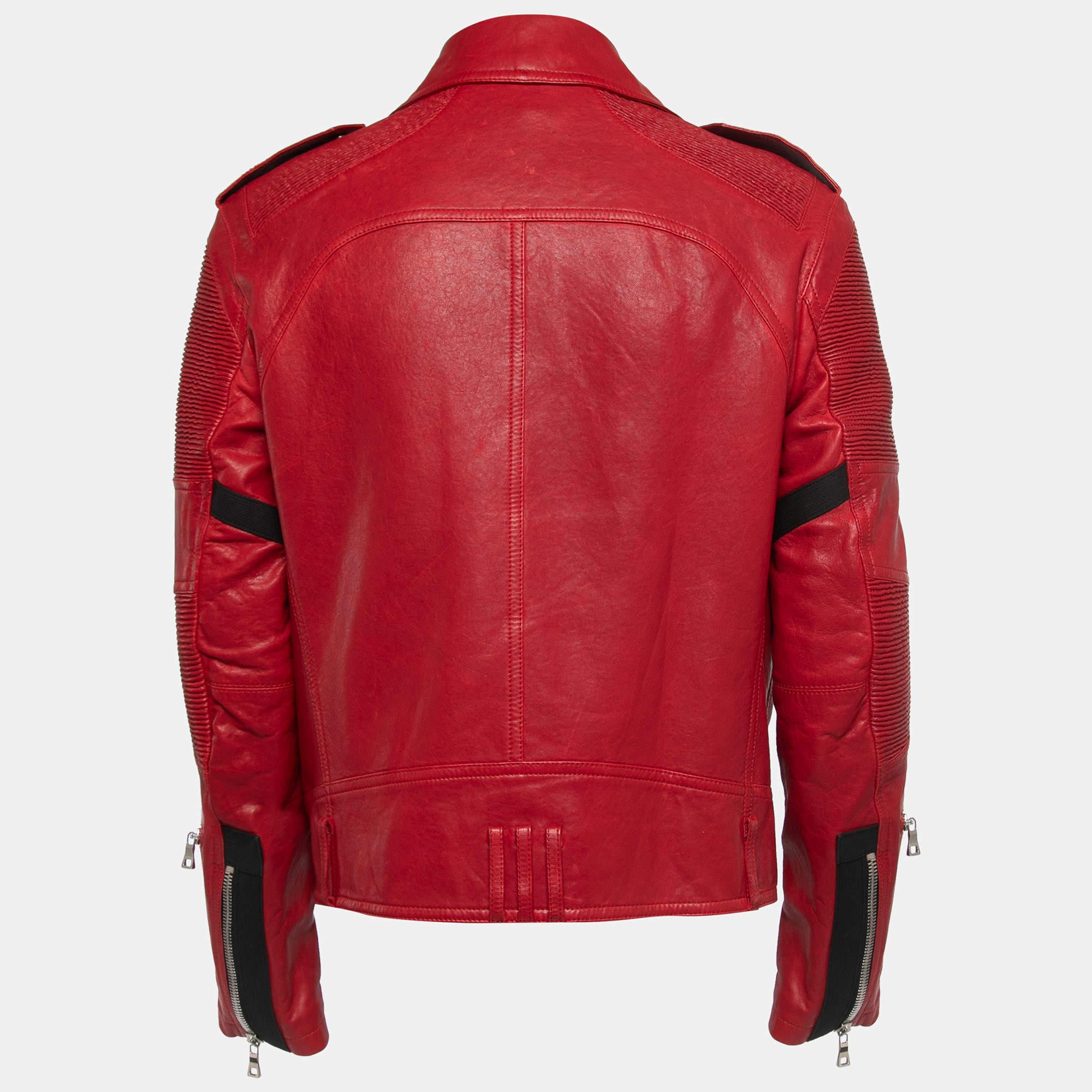 How fabulous does this designer jacket look! It is made of fine materials and features long sleeves. Pair it with pants and sneakers for a cool look.

Includes: Brand Tag