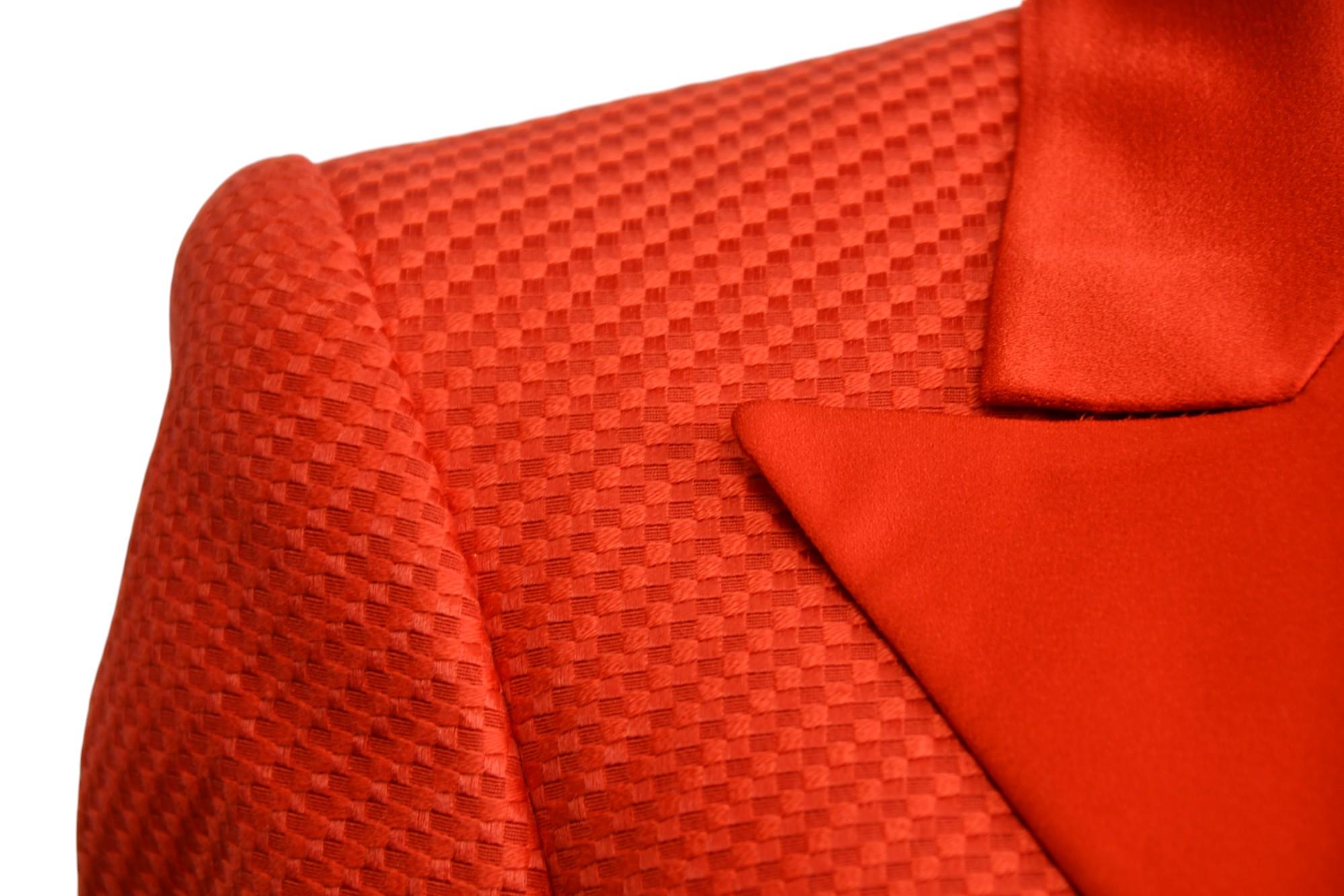 Rosso Blazer doppiopetto rosso con texture di Balmain  Taglia US 6 in vendita