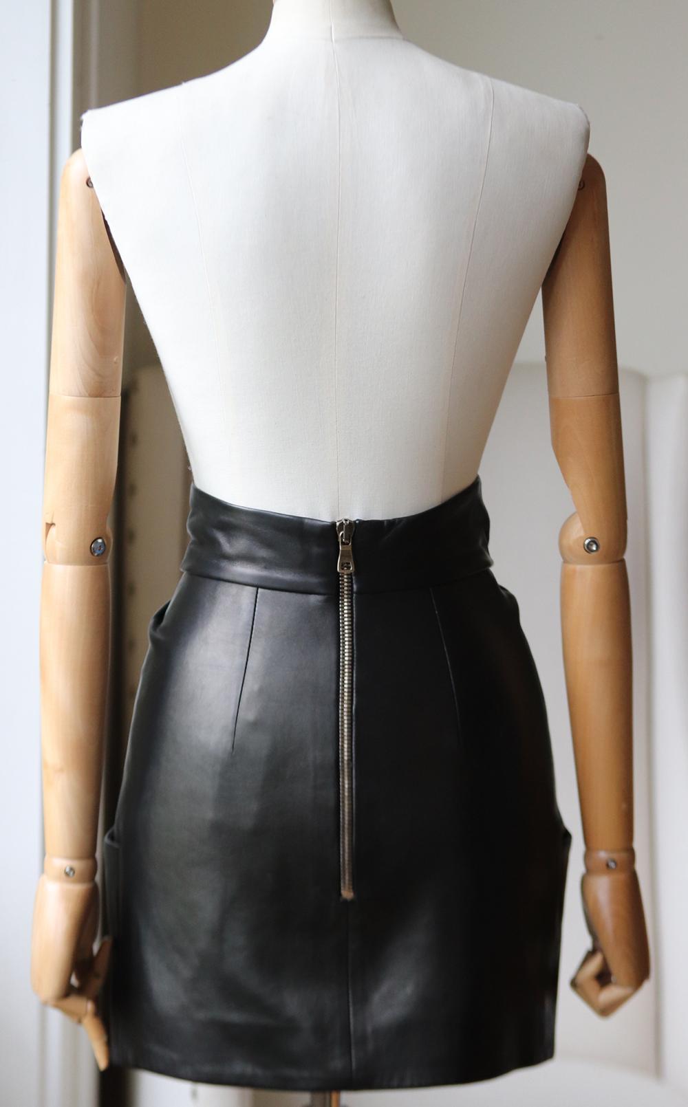 Balmain Gerüschter Leder-Minirock im Zustand „Neu“ in London, GB