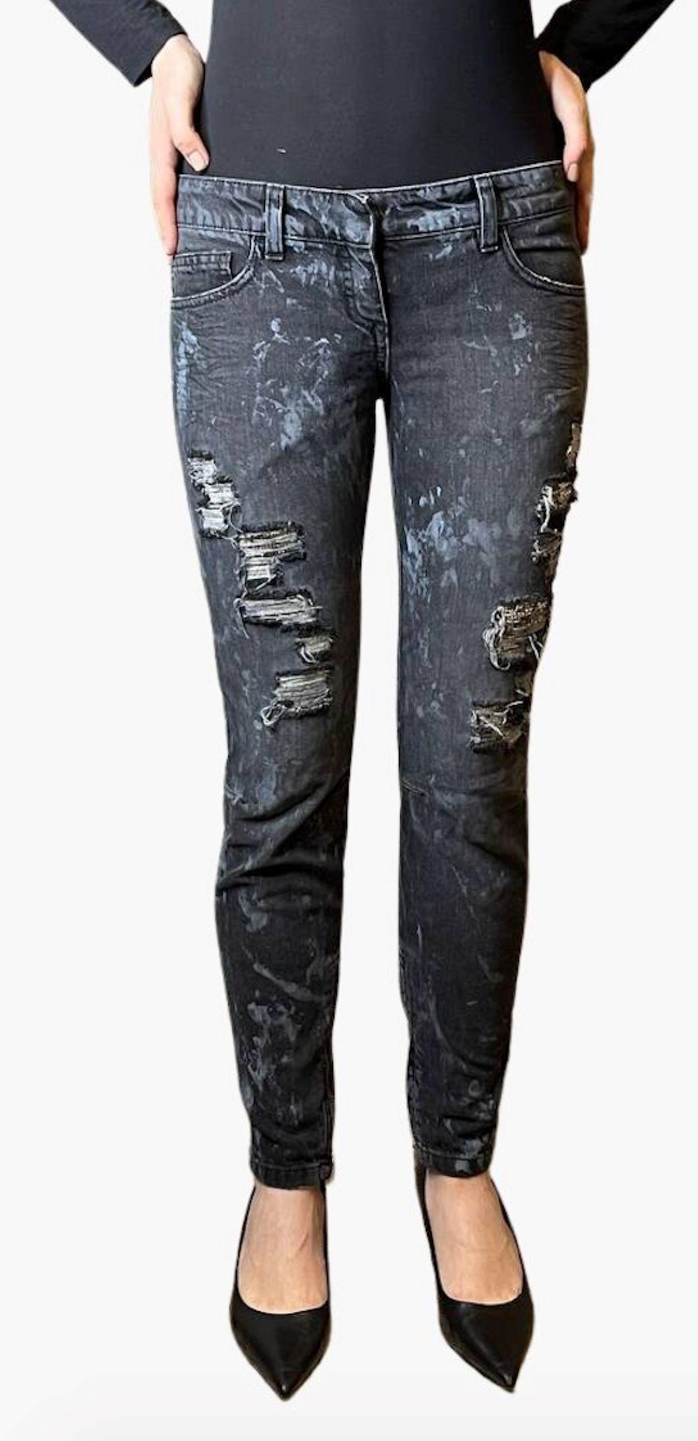 Graue Balmain-Laufsteg-Jeans im Used-Look aus Distressed, SS 2009 (Schwarz) im Angebot