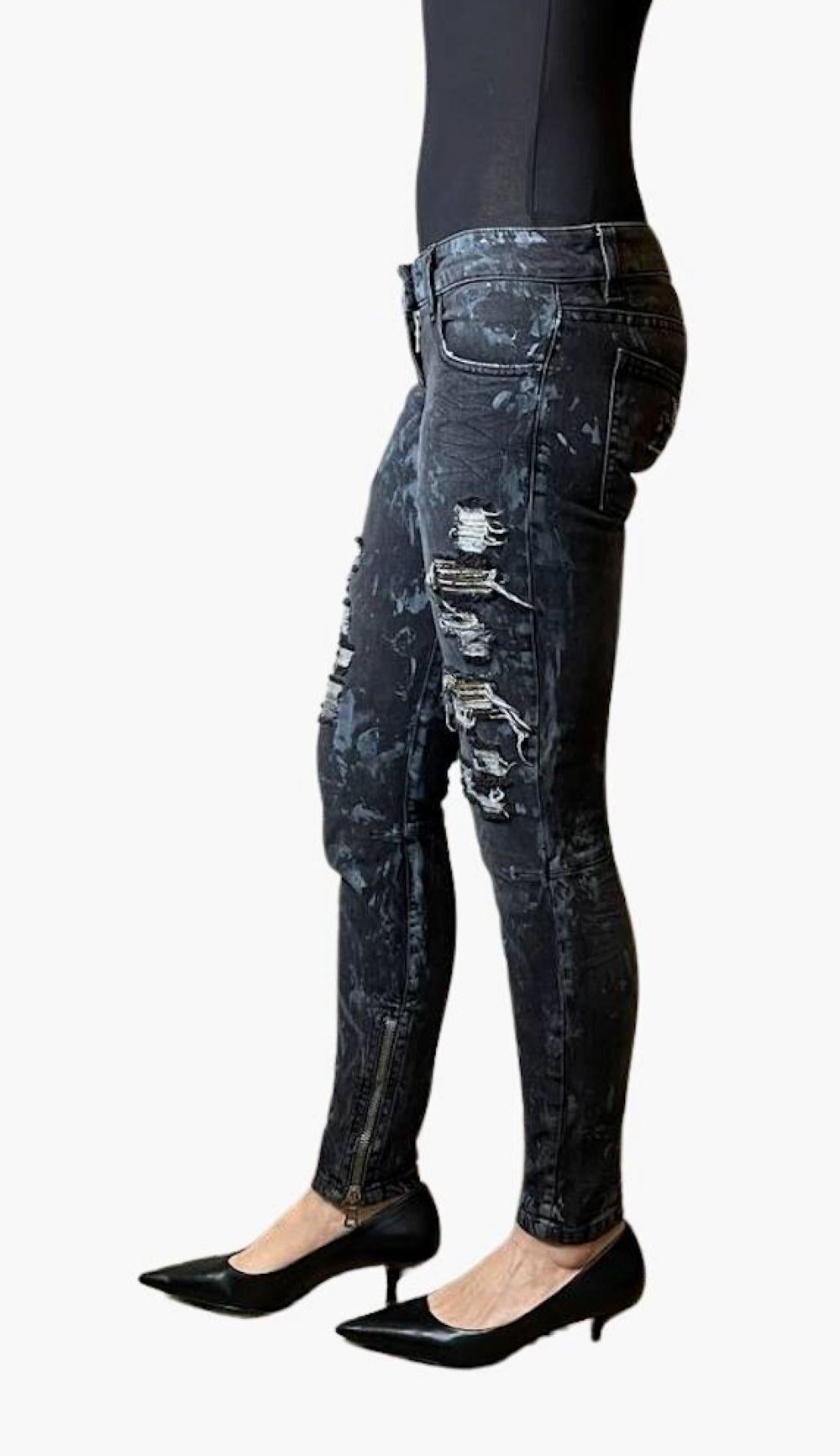 Balmain Runway distressed washed dark grey jeans from spring summer 2009 collection. 
Low waist. 
Stretch-cotton denim
Size: 36Fr (XS)
Length: 86cm
Condition: Very good

......Additional information ........

- Photo might be slightly different from