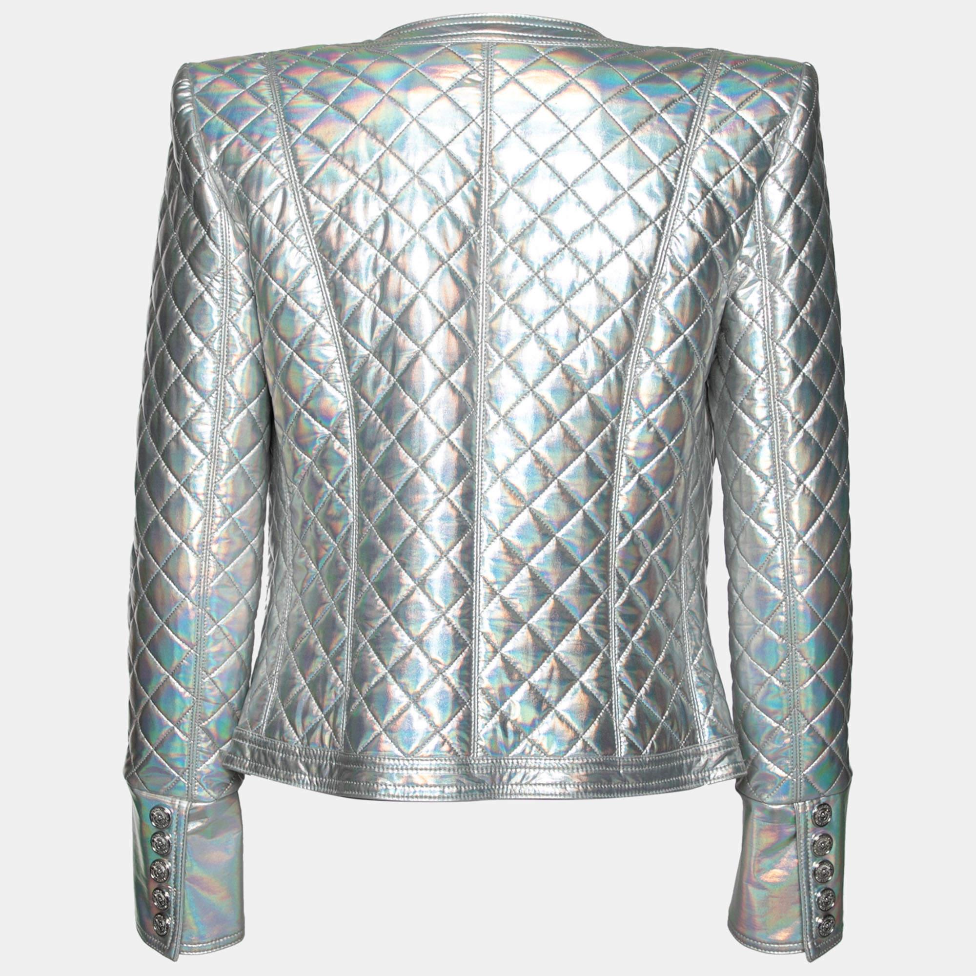 Le motif matelassé holographique argenté de cette veste Balmain témoigne du talent de la marque pour les créations extraordinaires. Créée à partir d'un mélange de tissus de qualité, elle se caractérise par un devant ouvert, des manches longues avec