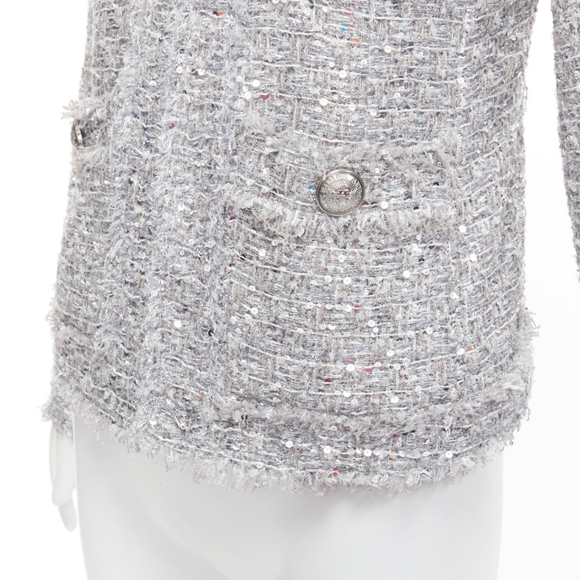 Balmain argento con paillettes e tweed con cappuccio, giacca a spalla FR36 S in vendita 3