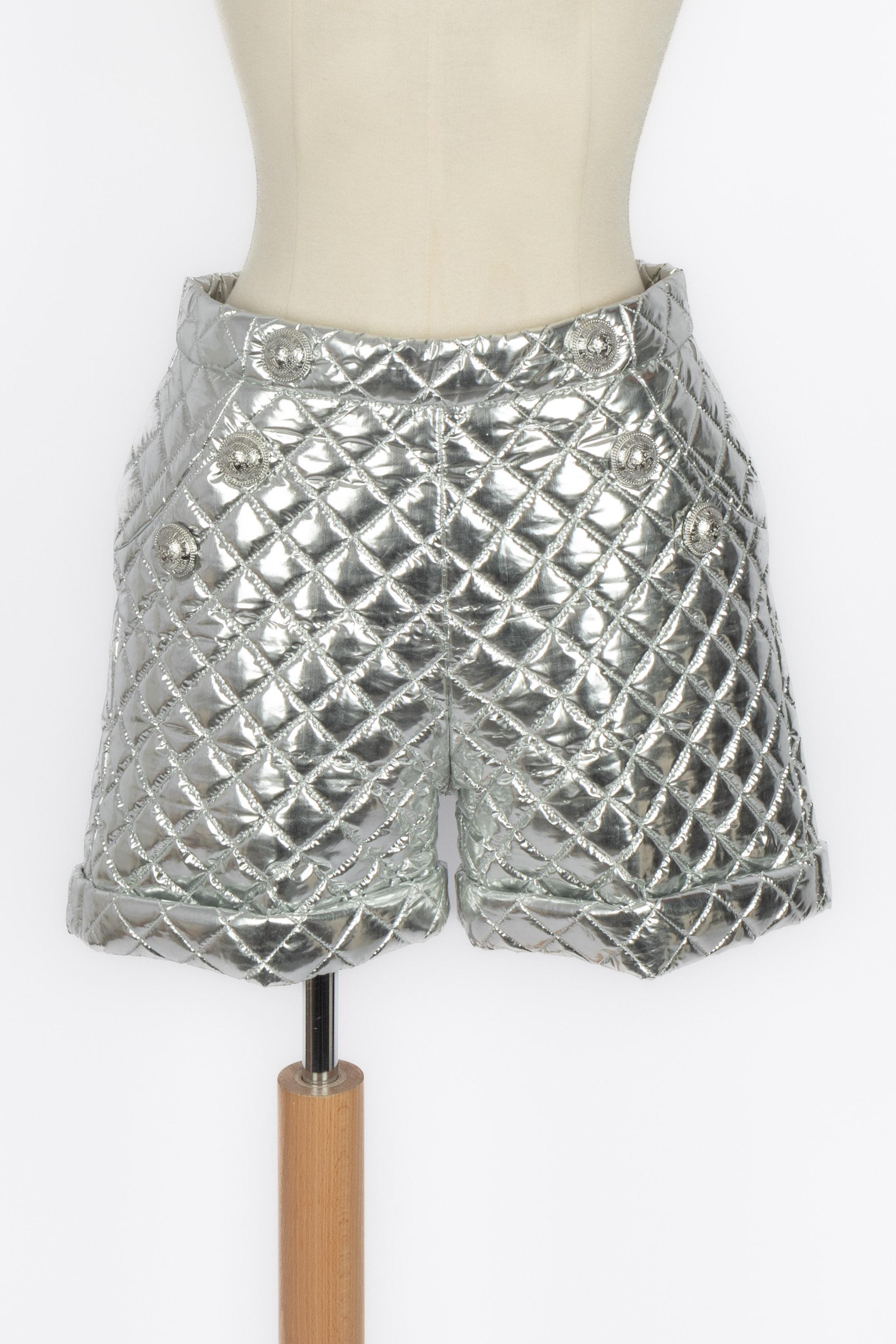 Gris Short argenté Balmain en vente